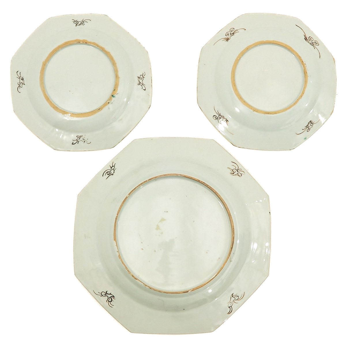 A Series of 3 Famille Rose Plates - Image 2 of 10