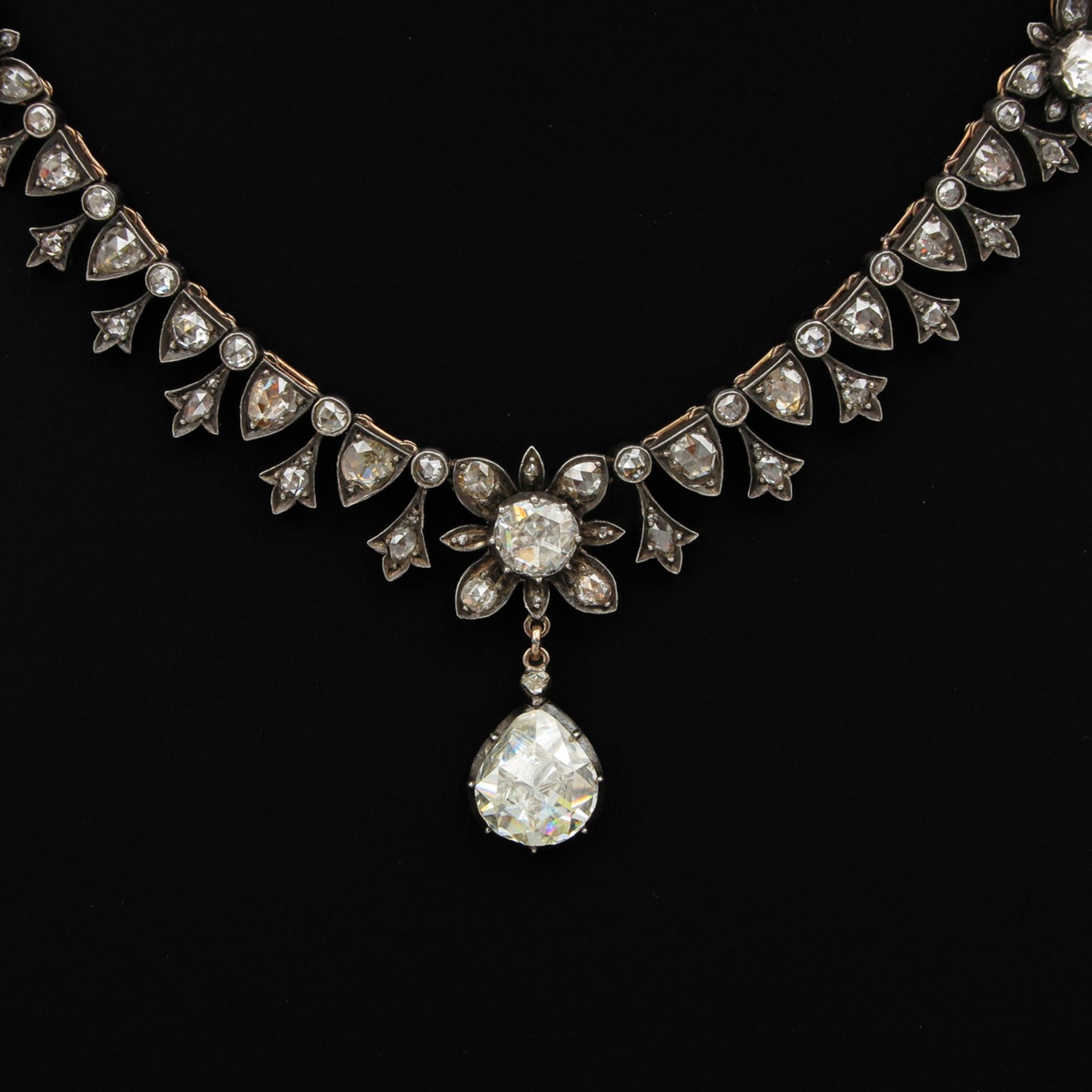 A Diamond Necklace - Image 2 of 4