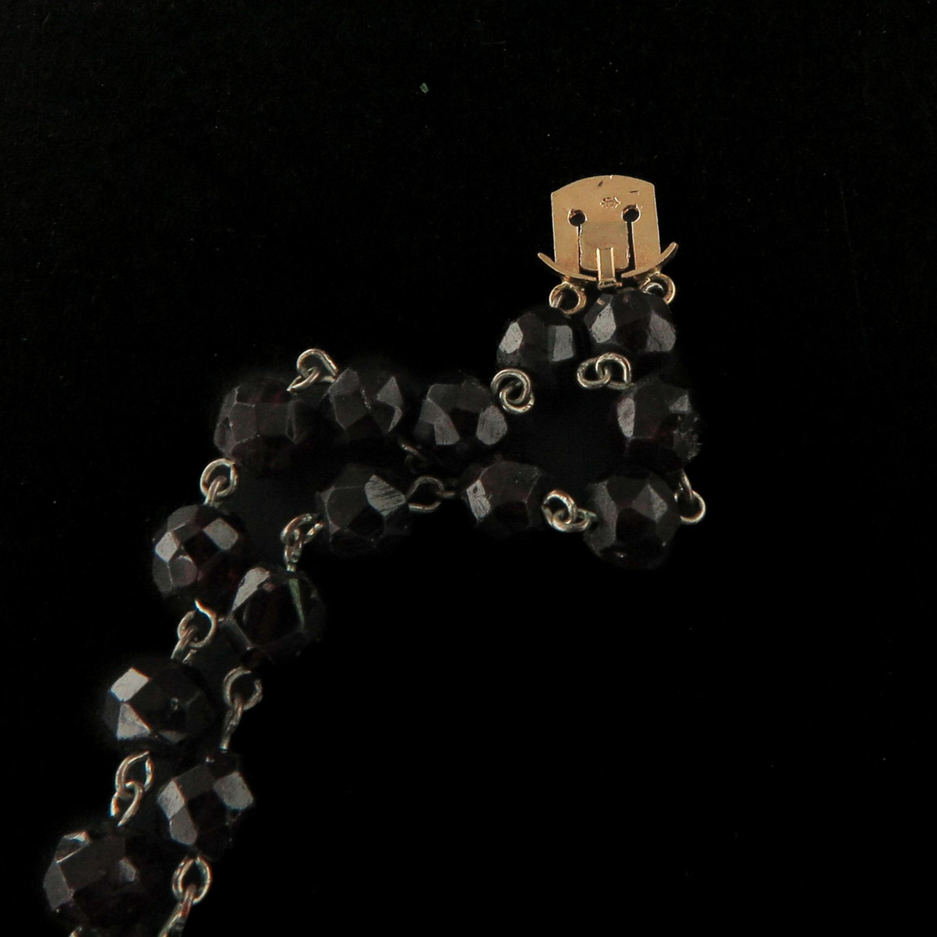 A Collection of 11 Garnet Necklaces - Image 8 of 8