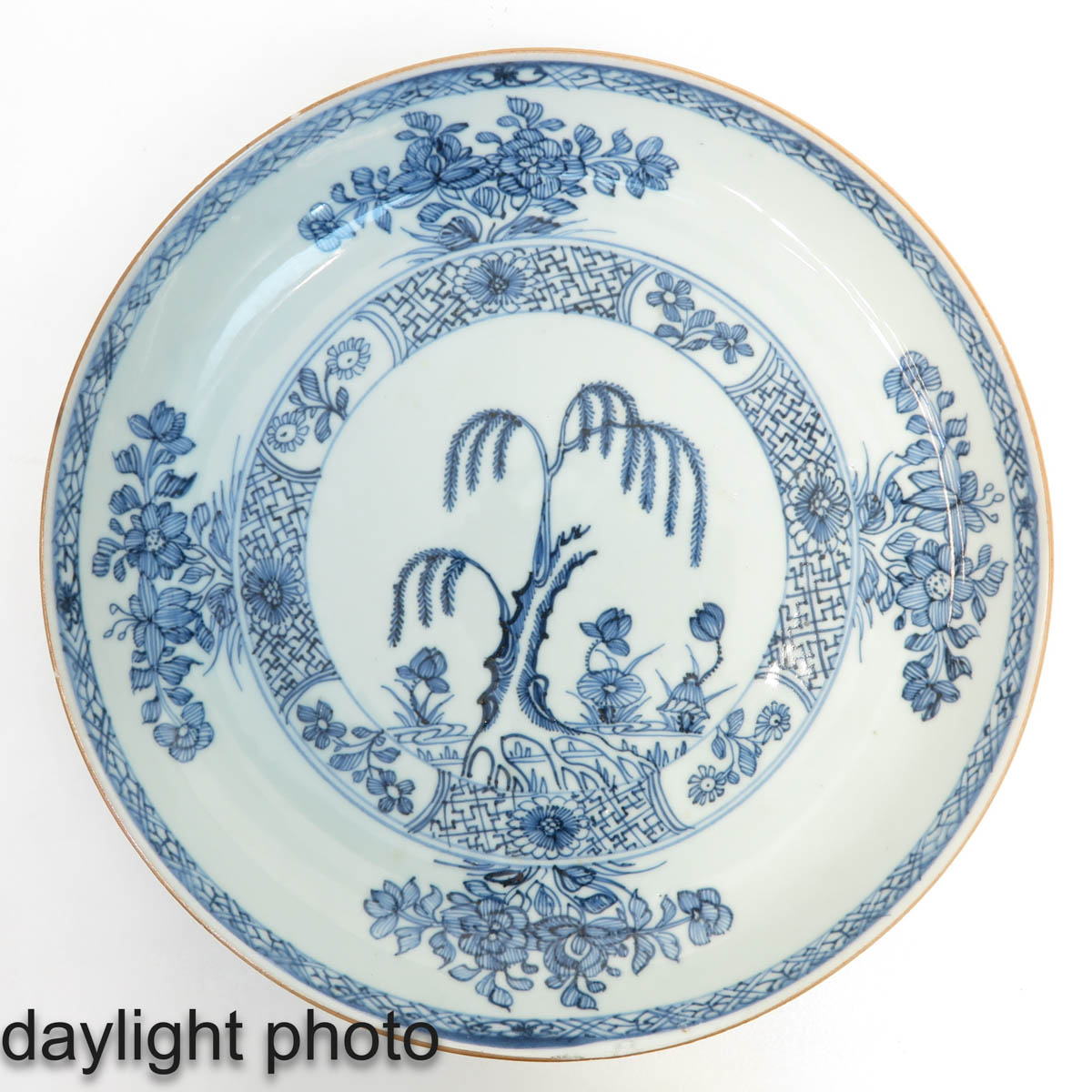 A Pair of Blue and White Plates - Image 7 of 9