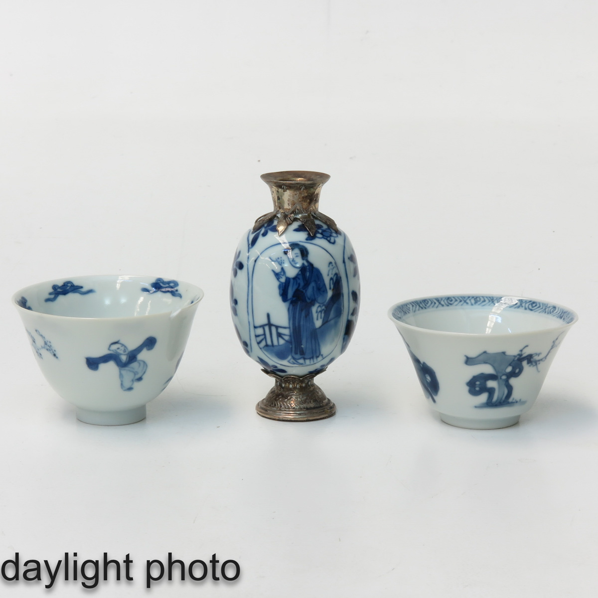 A Miniature Vase and 2 Small Cups - Image 7 of 10