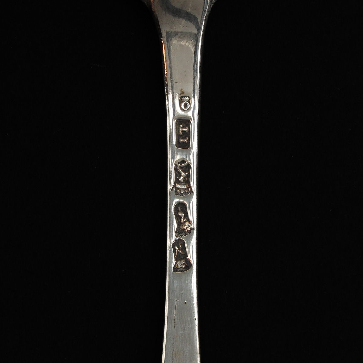 A Collection of 13 Silver Spoons - Image 4 of 10