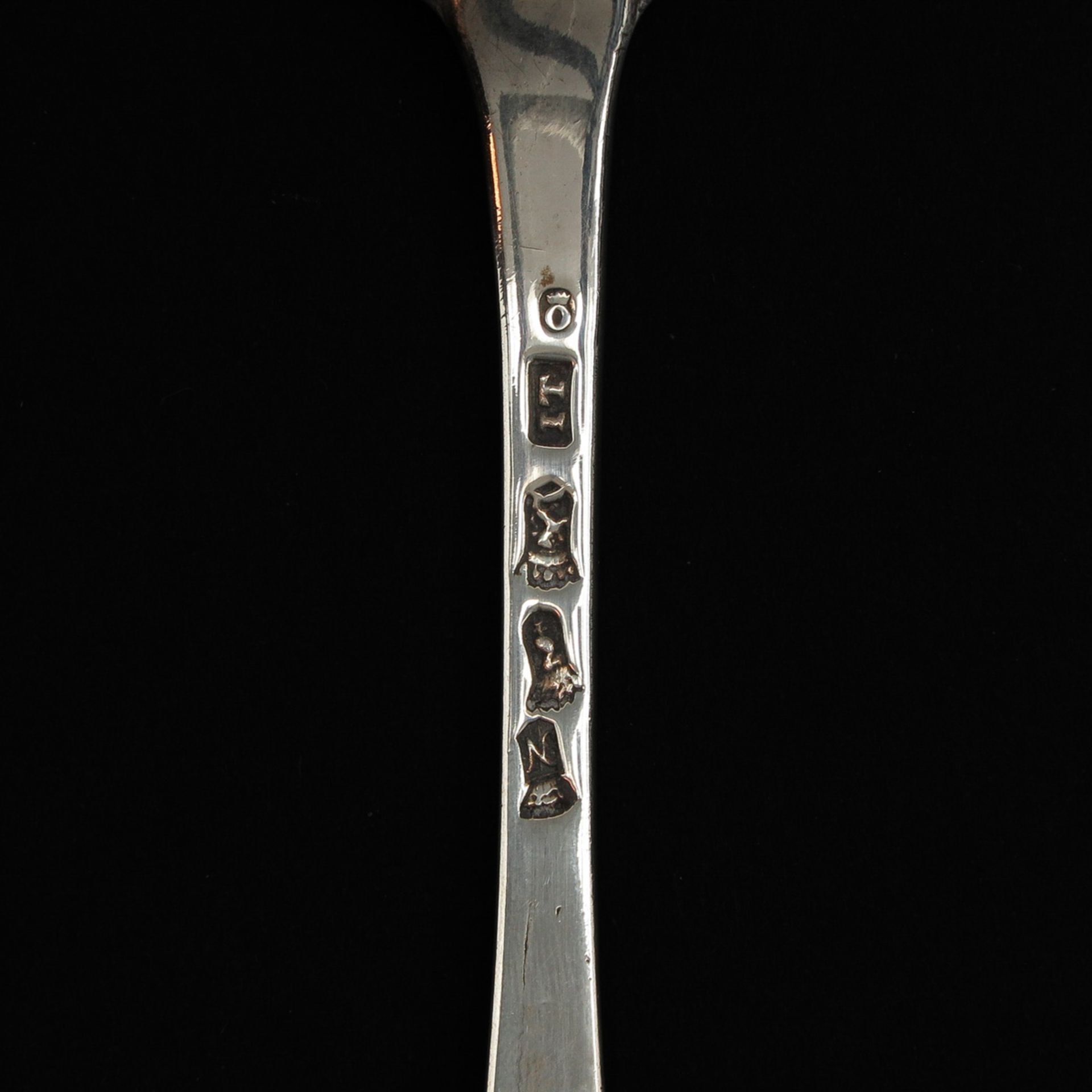 A Collection of 13 Silver Spoons - Bild 4 aus 10