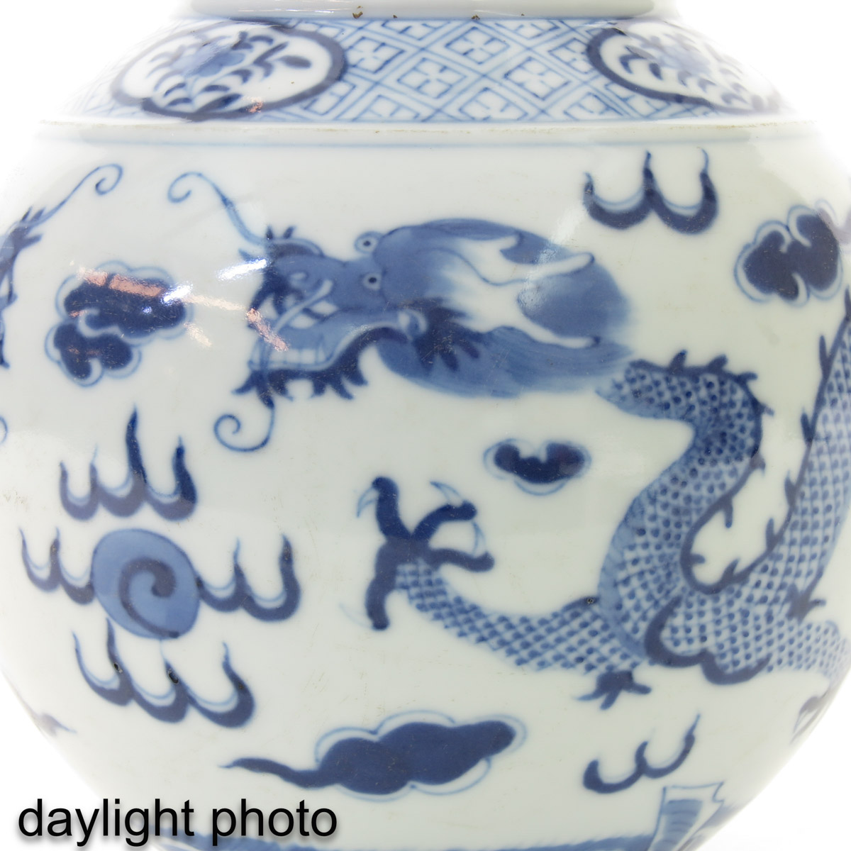 A Blue and White Bottle Vase - Image 10 of 10