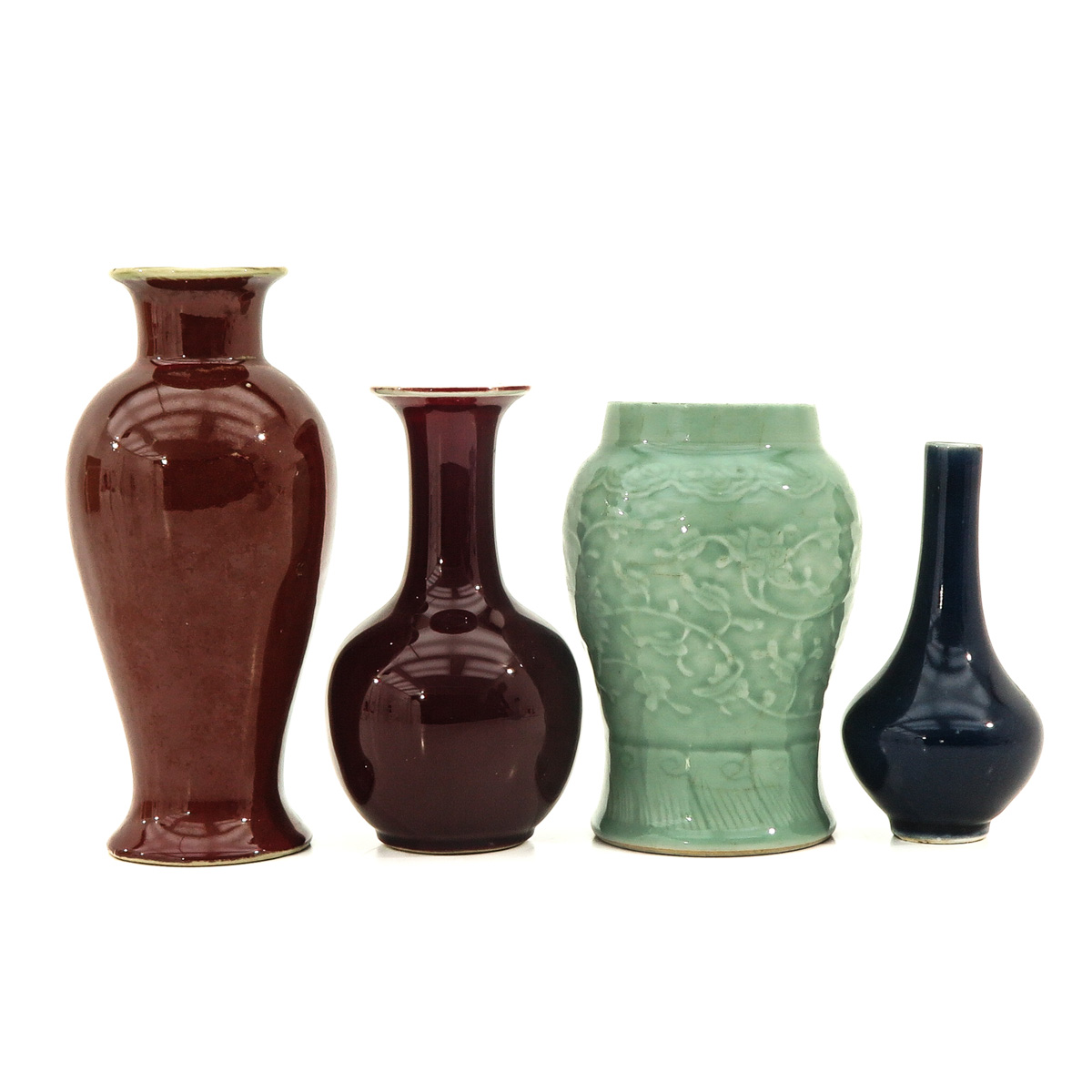 A Collection of 4 Monochrome Decor Vases - Image 4 of 10