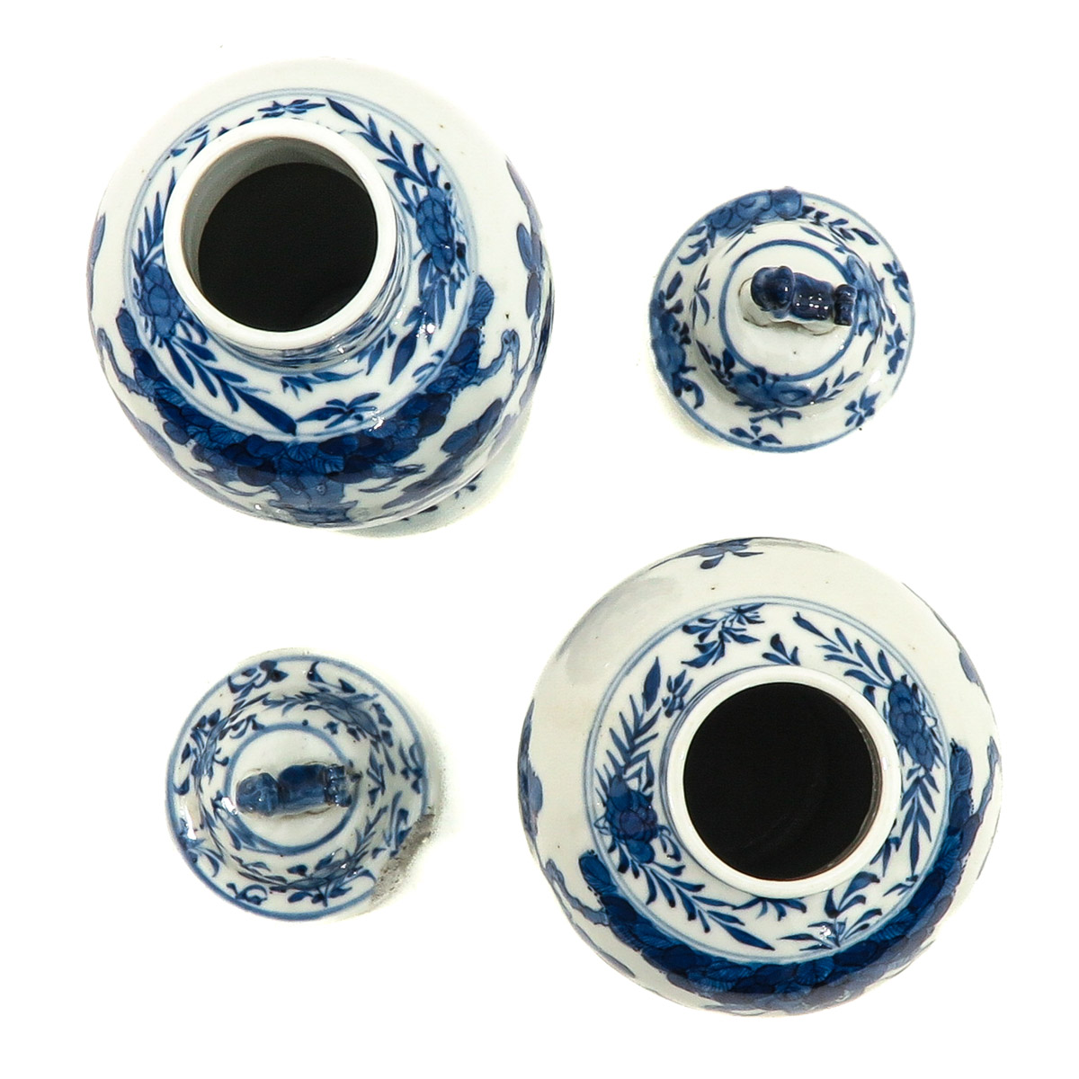 A Pair of Blue and White Vases with Covers - Image 5 of 10