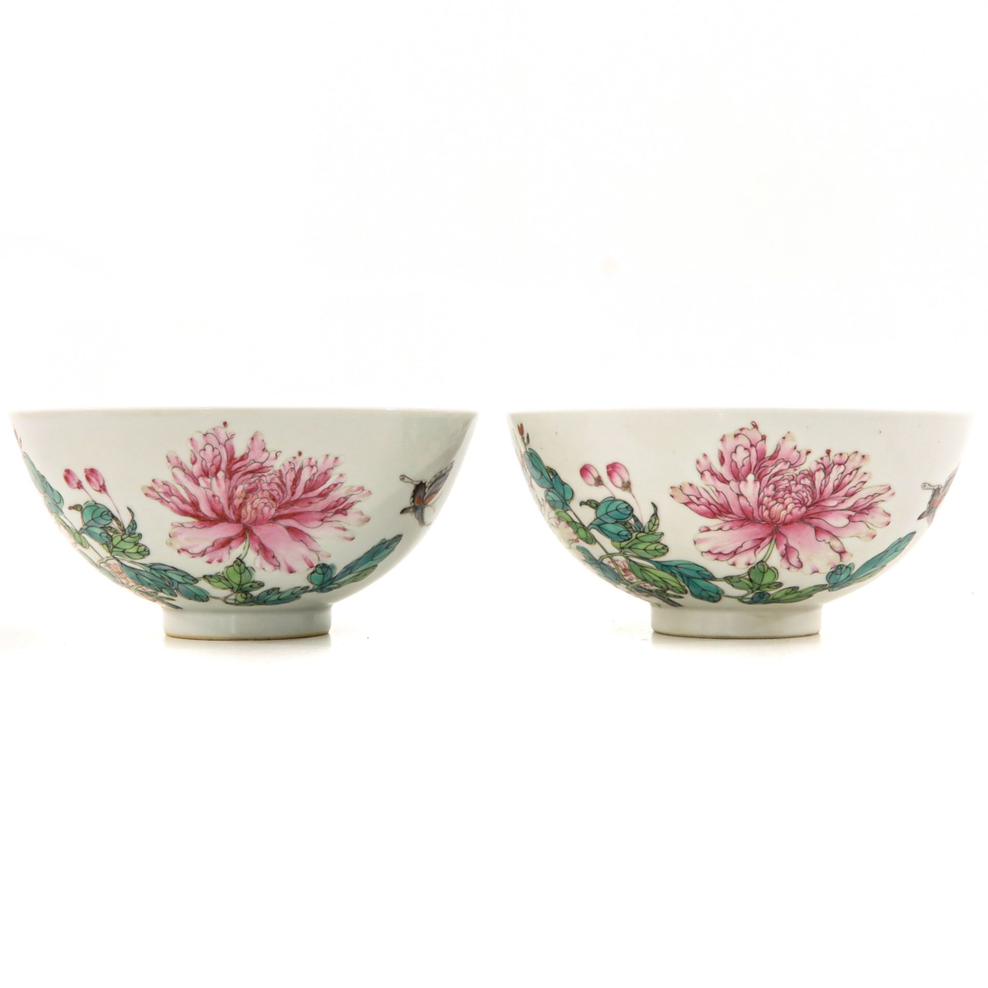 A Pair of Famille Rose Bowls - Bild 2 aus 10