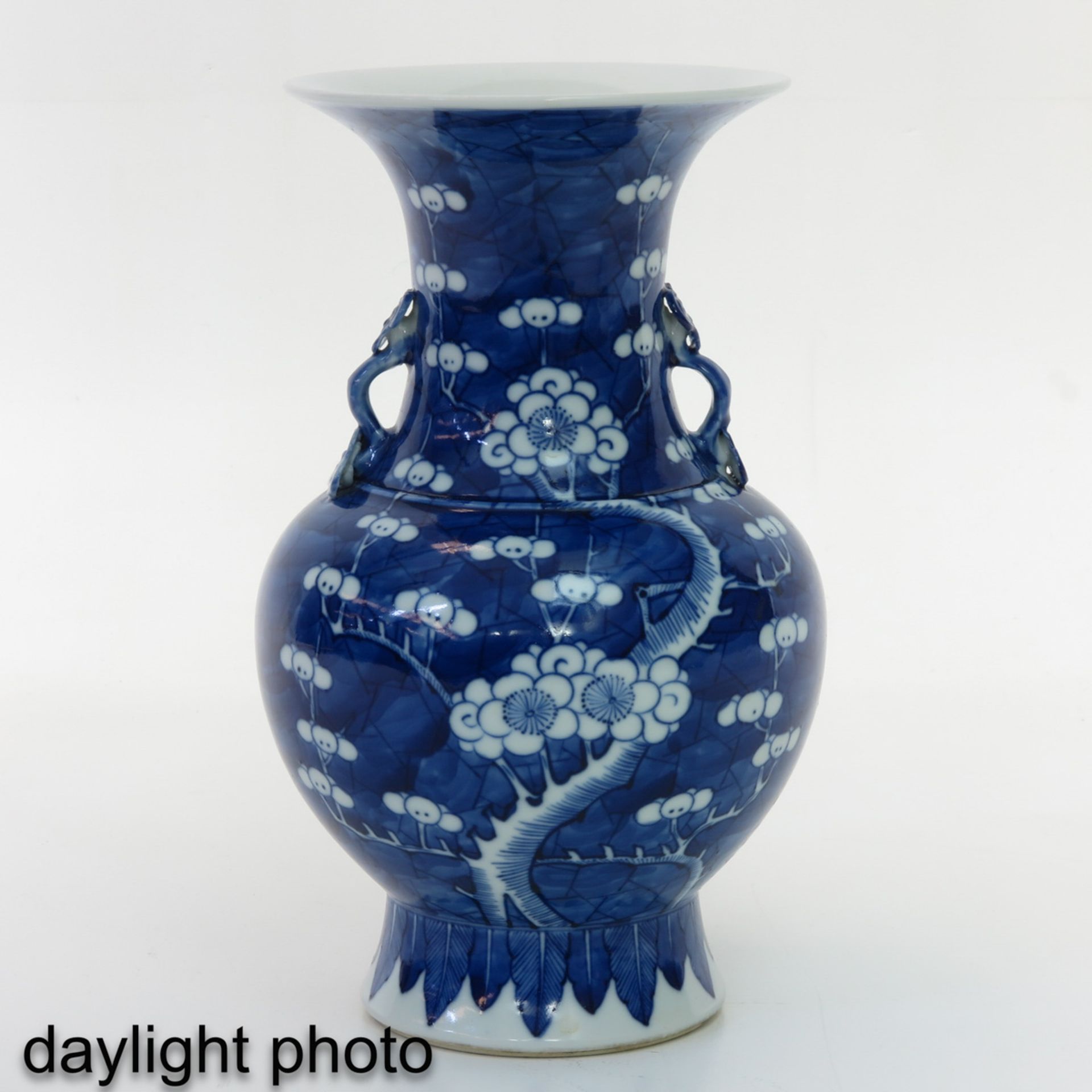 A Blue and White Vase - Image 7 of 10