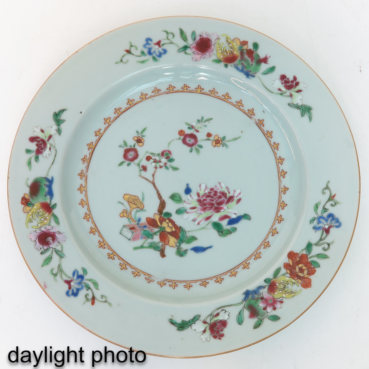 A Series of 6 Famille Rose Plates - Image 9 of 10
