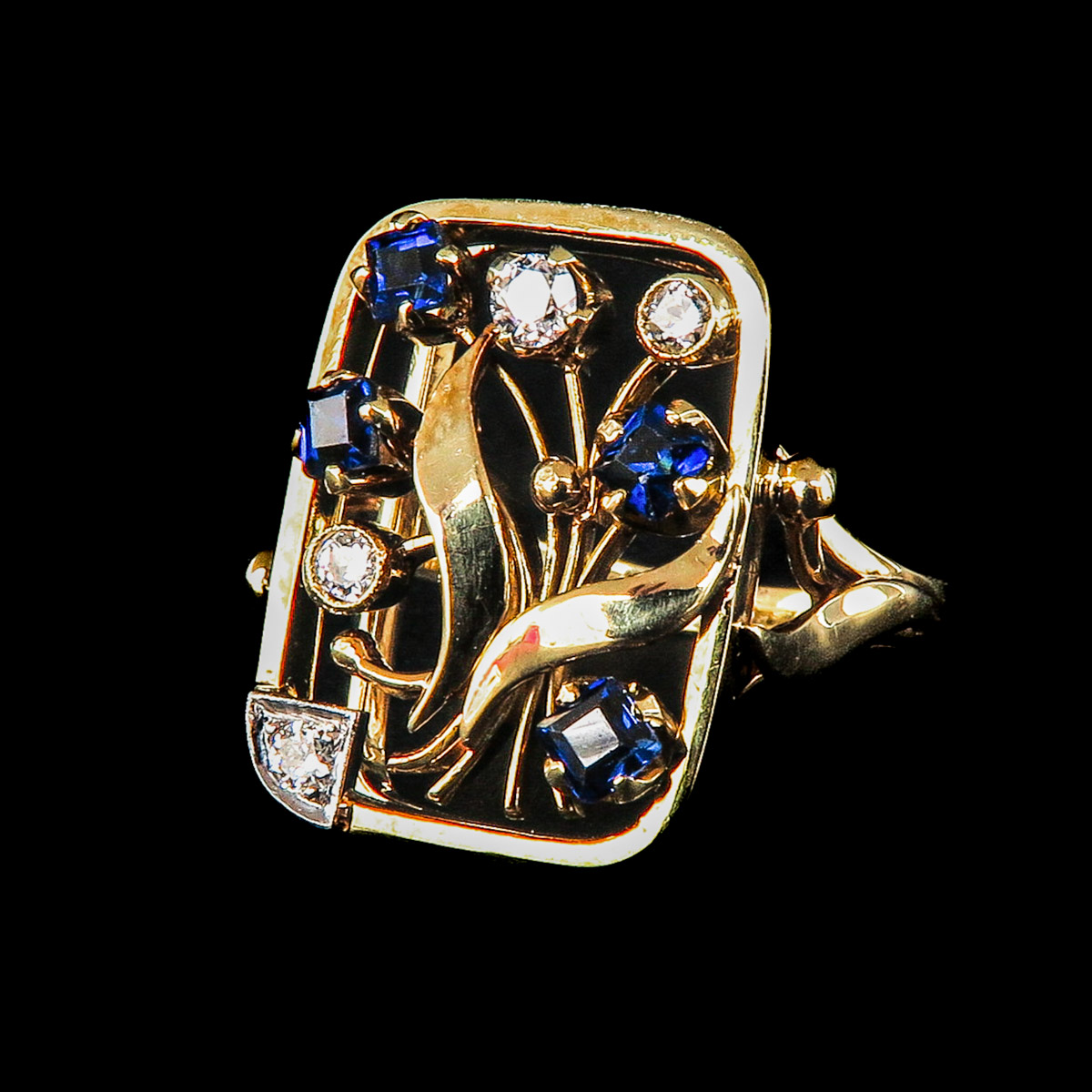 A Ladies Diamond and Sapphire Ring