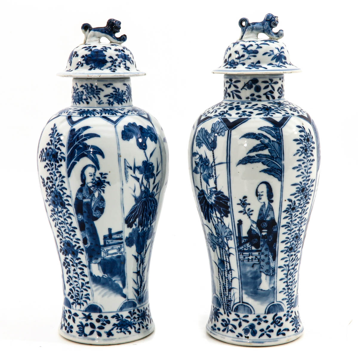 A Pair of Blue and White Garniture Vases - Image 3 of 10