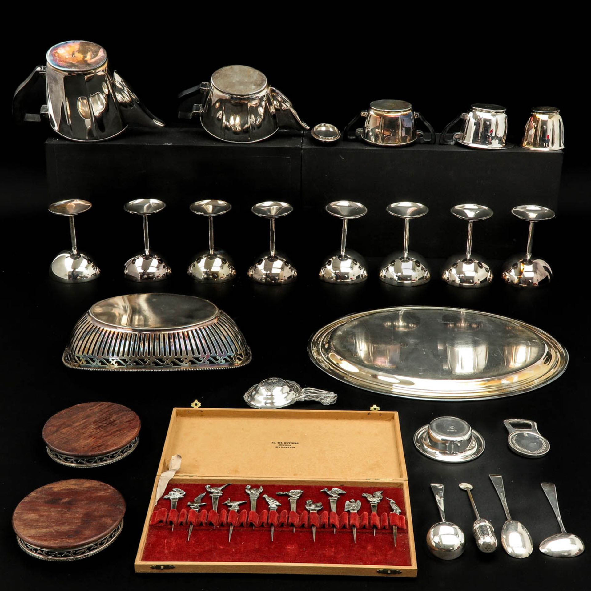 A Collection of Silver Plate - Bild 2 aus 3