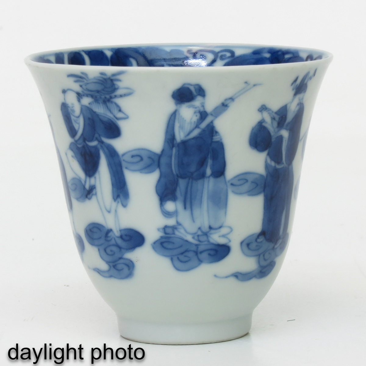 A Pair of Blue and White Cups - Image 7 of 10