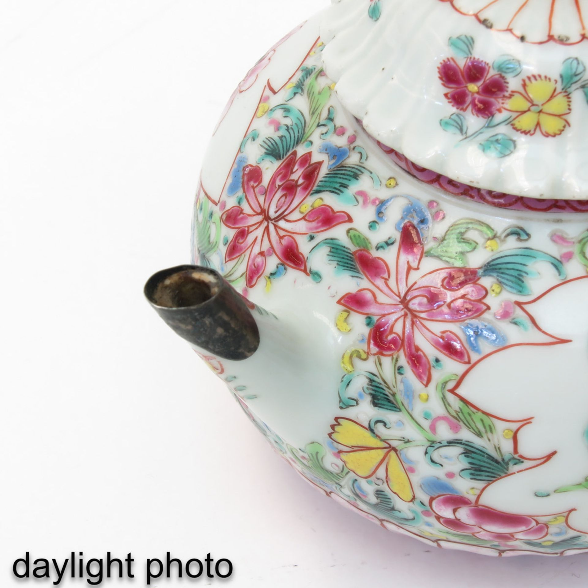 A Famille Rose Teapot - Bild 10 aus 10