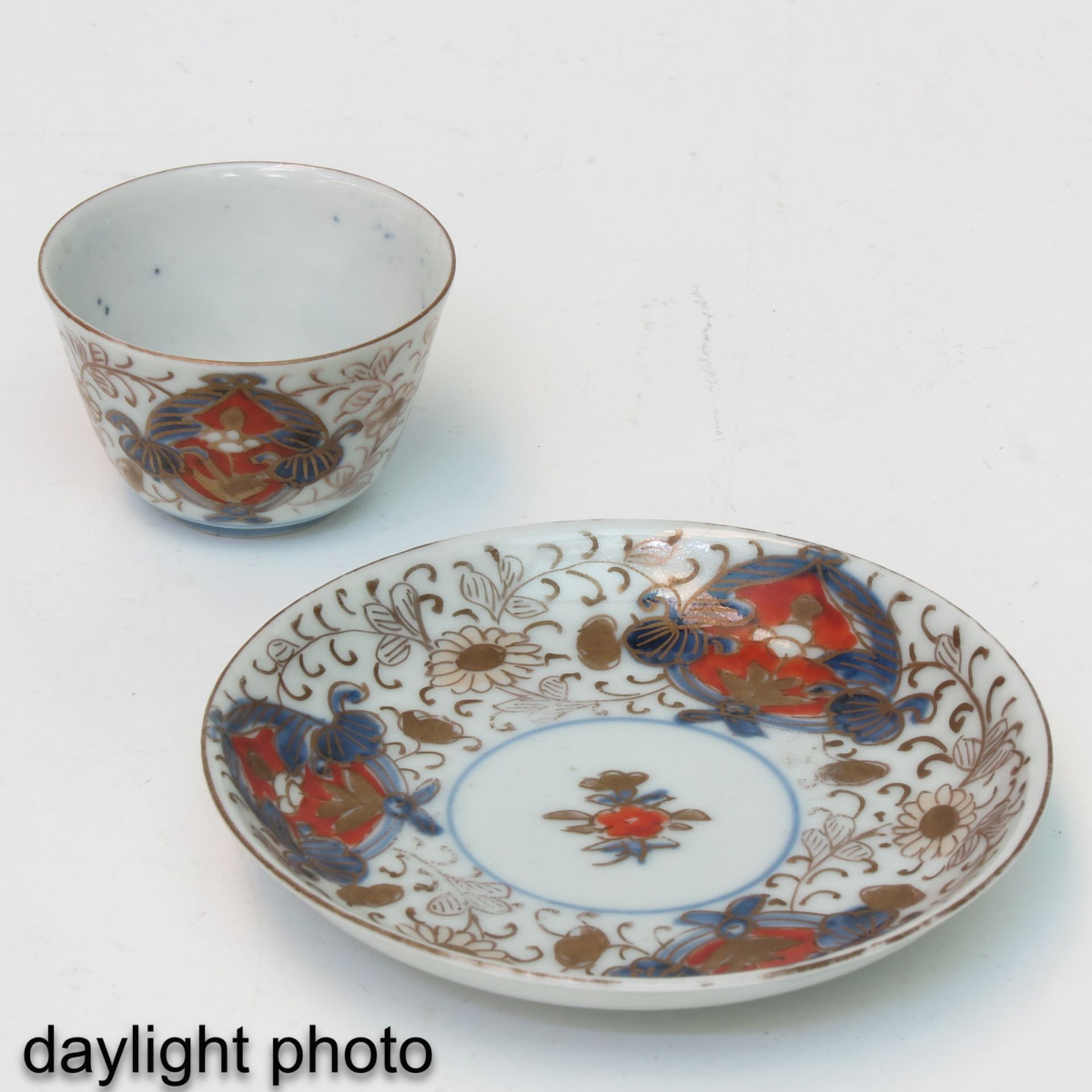 A Collection of 6 Imari Cups and Saucers - Bild 9 aus 10