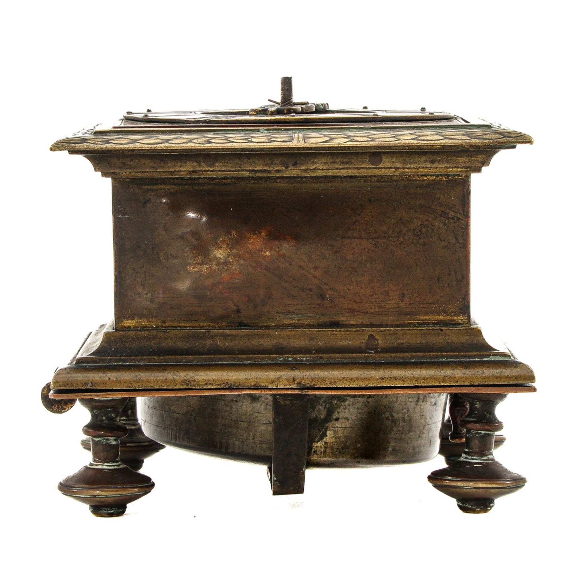 A 17th Century German Box Clock - Bild 2 aus 10