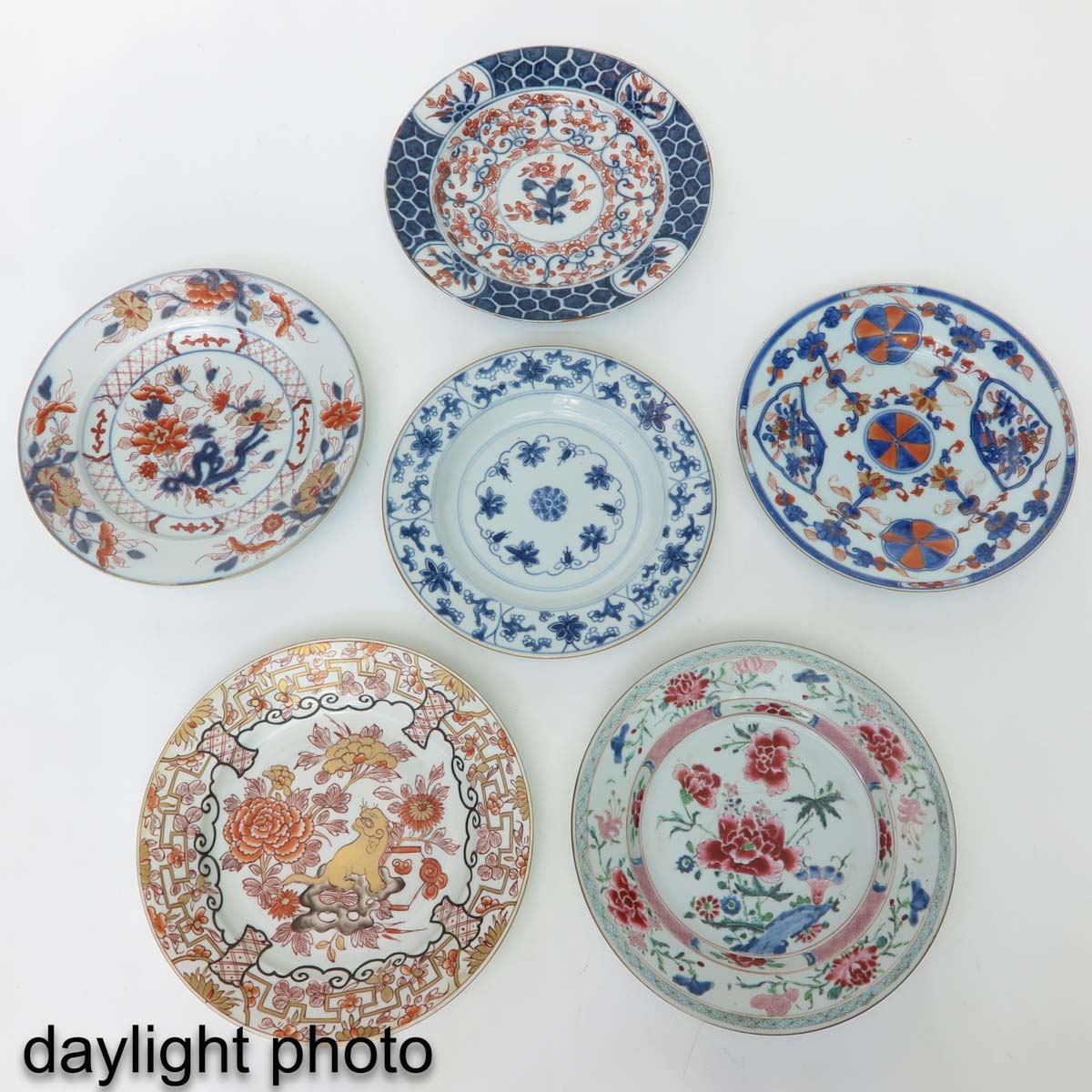 A Collection of 14 Plates - Image 9 of 10