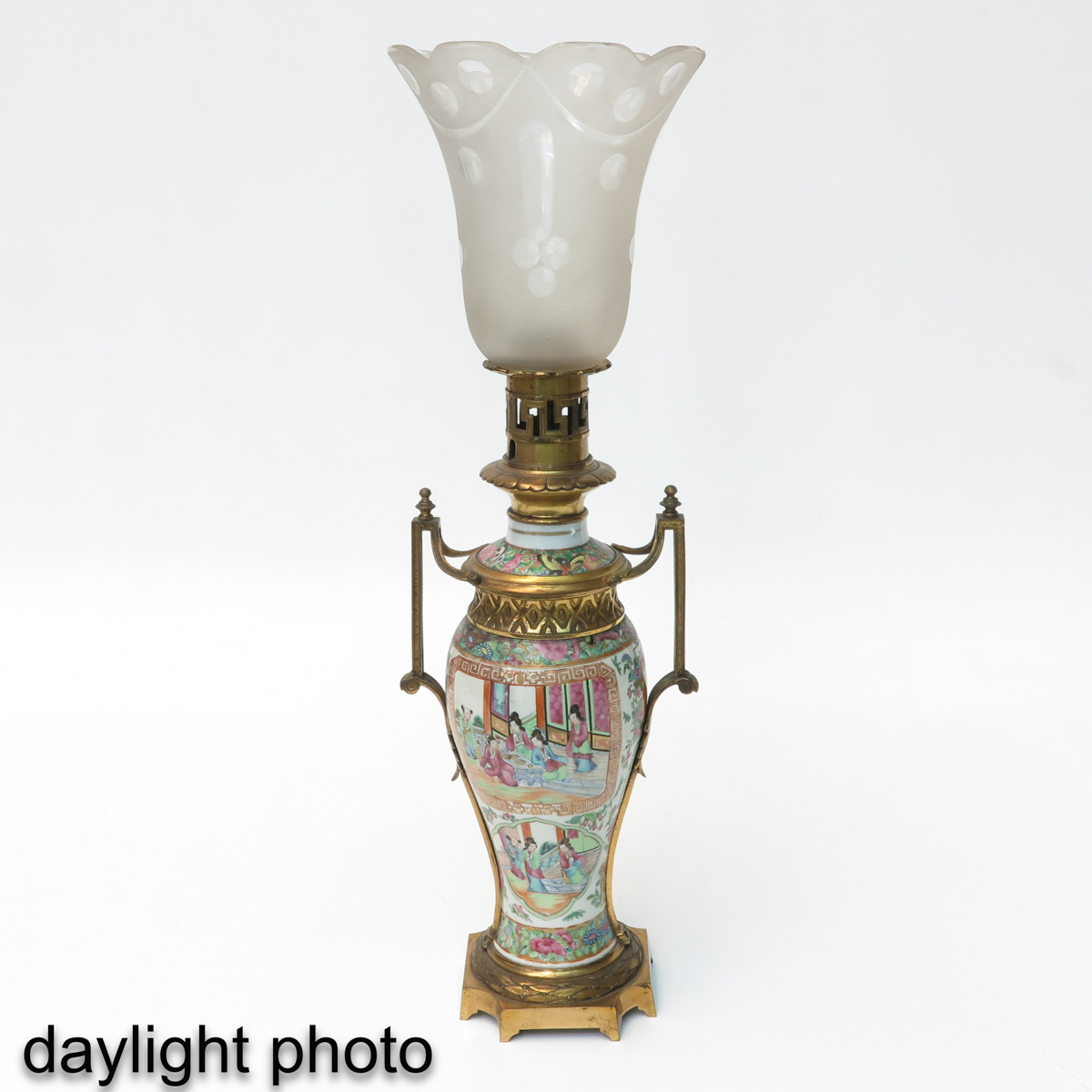 A Pair of Cantonese Lamps - Image 7 of 10