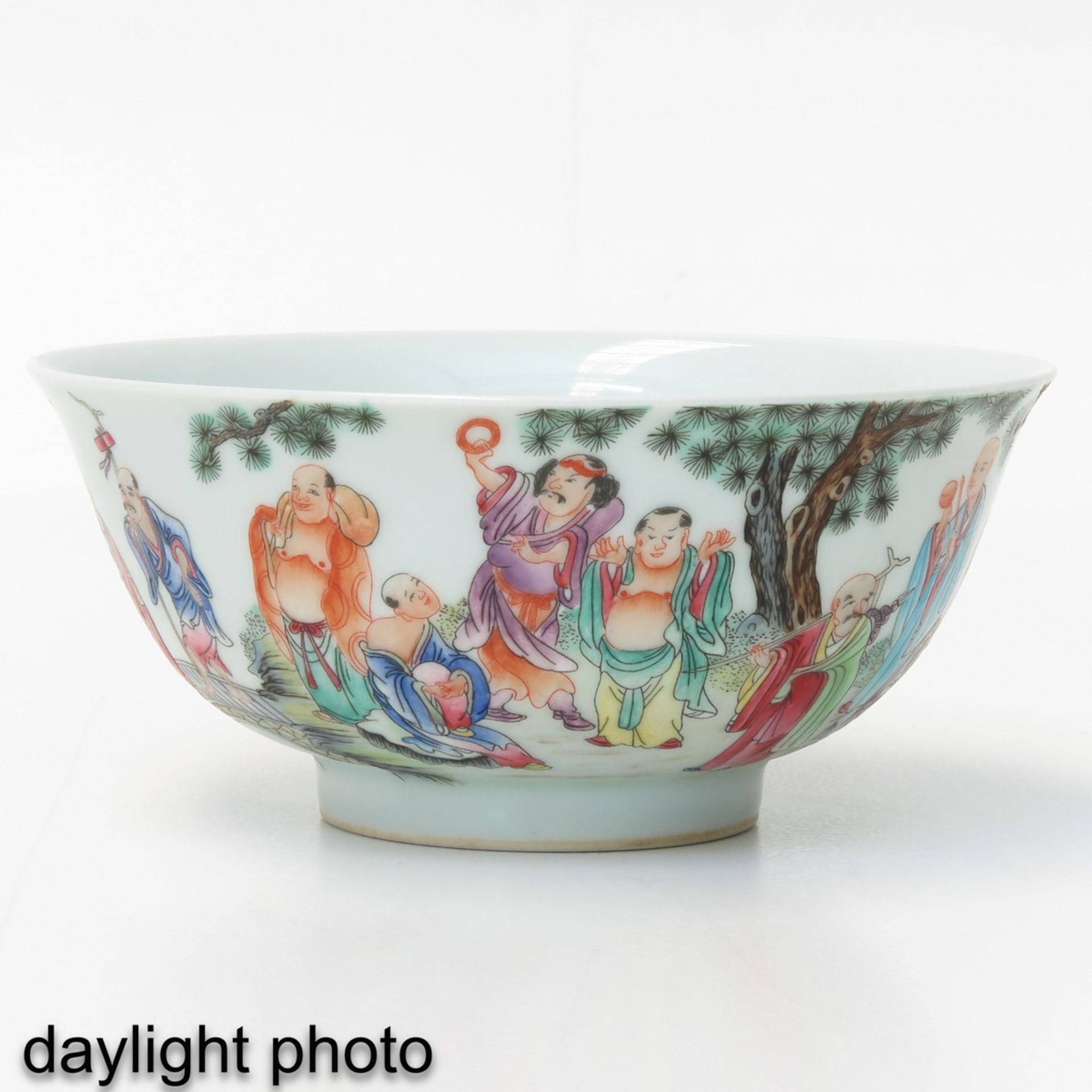 A Pair of Famille Rose Bowls - Image 7 of 10