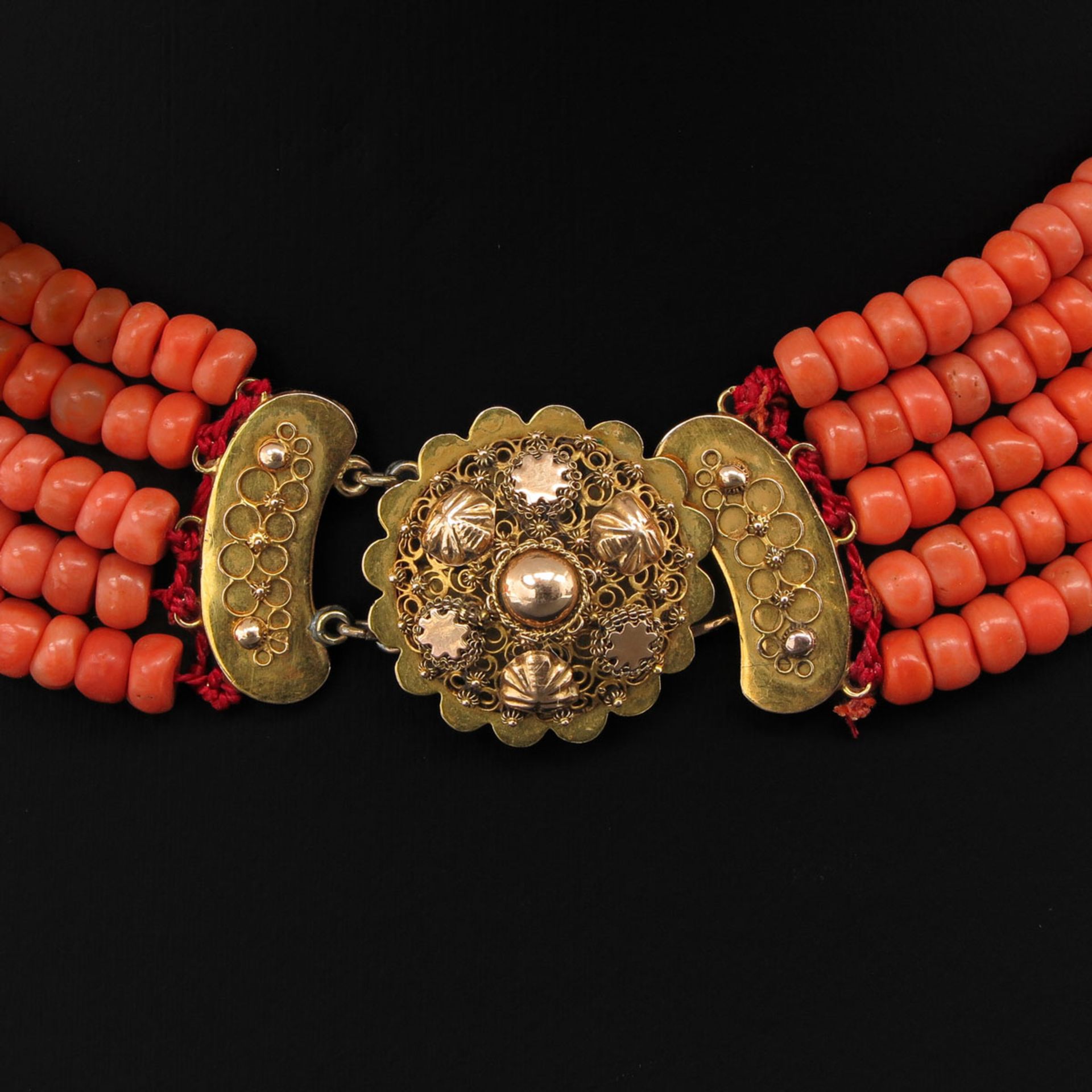 A 19th Century Red Coral Necklace - Image 2 of 5