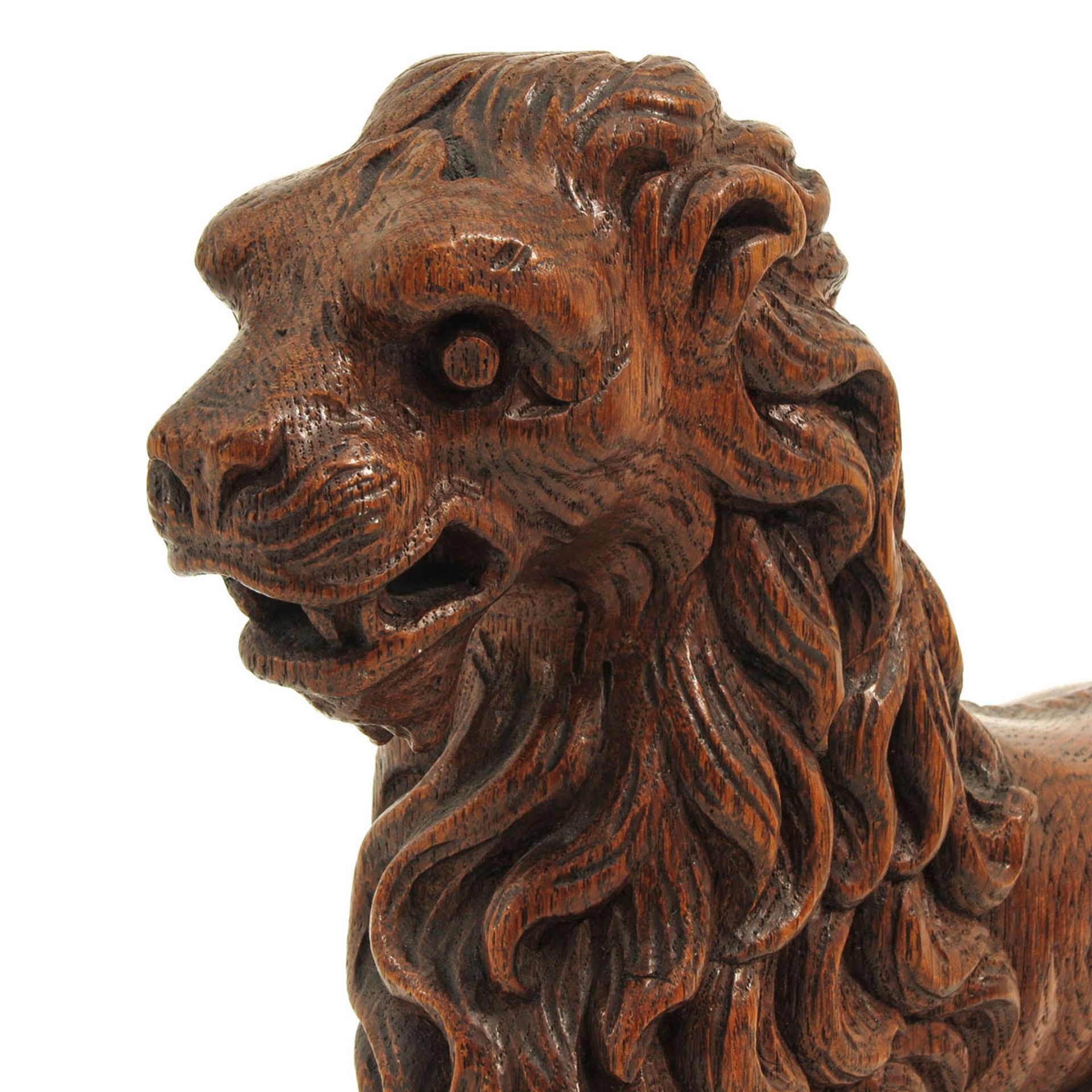 A Pair of Carved Wood Lions - Bild 7 aus 8