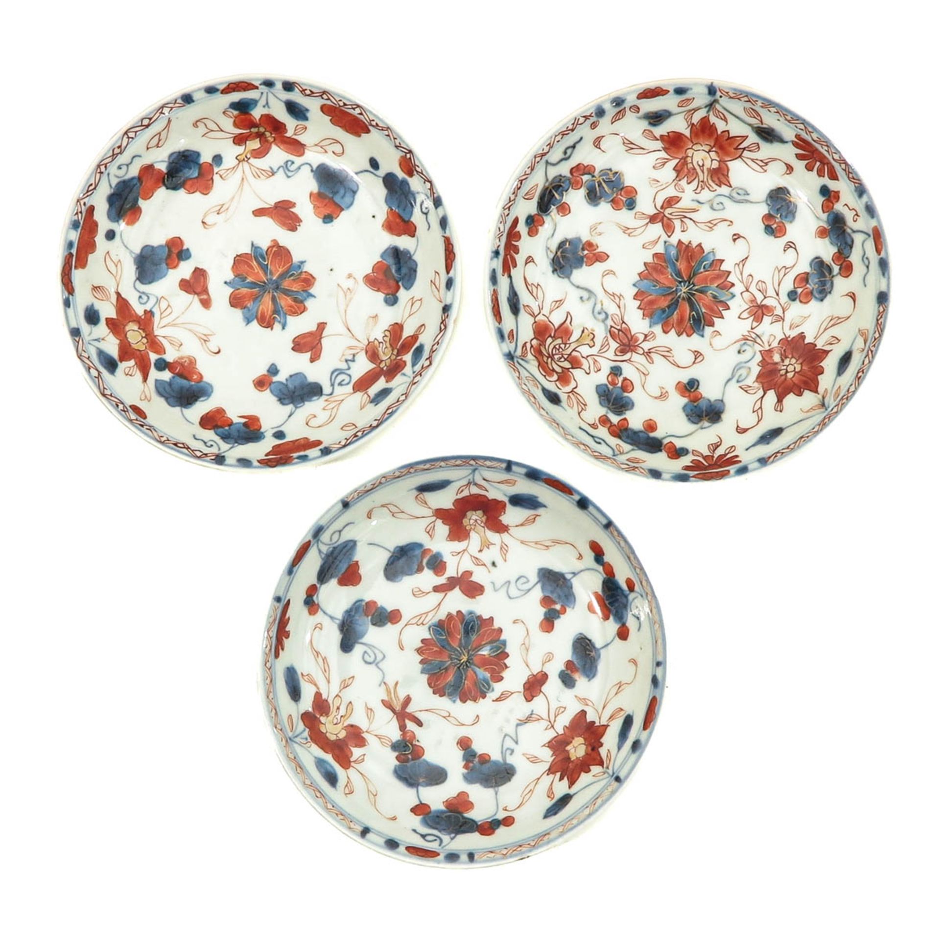 A Series of 3 Imari Cups and Saucers - Bild 7 aus 10