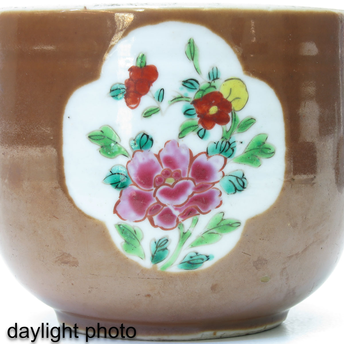 A Pot with Cover and Garniture Vase - Image 10 of 10