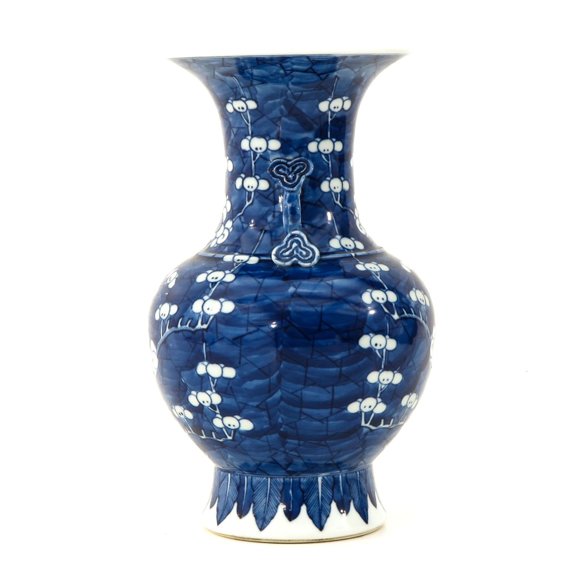 A Blue and White Vase - Image 4 of 10