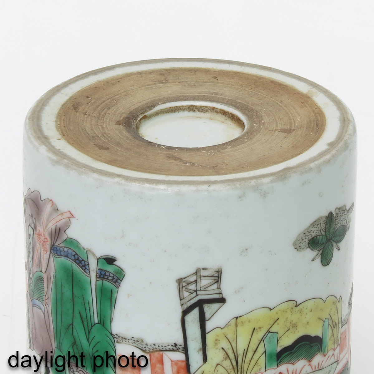 A Famille Verte Brush Pot - Image 8 of 10