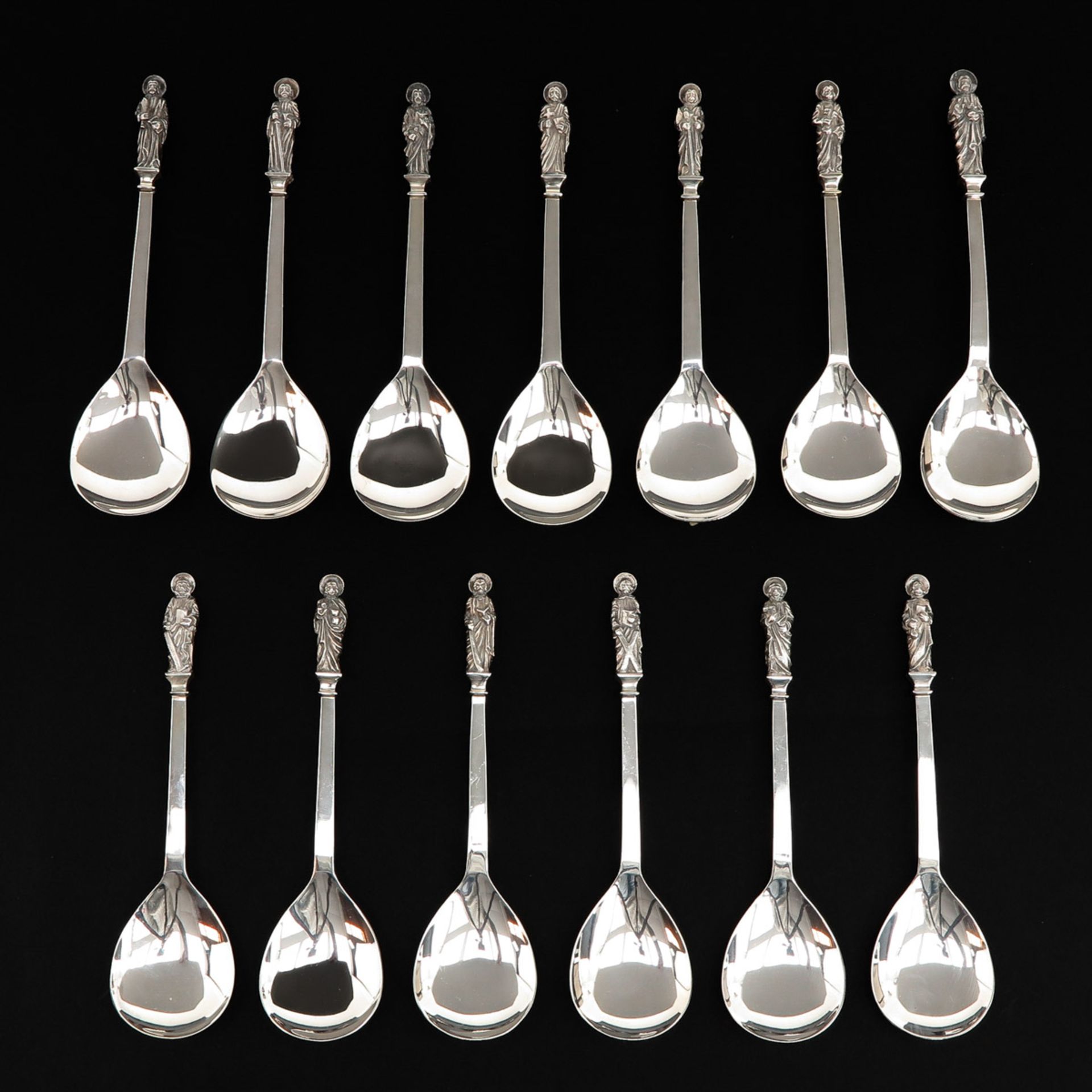 A Collection of Silver Religious Spoons - Bild 2 aus 10