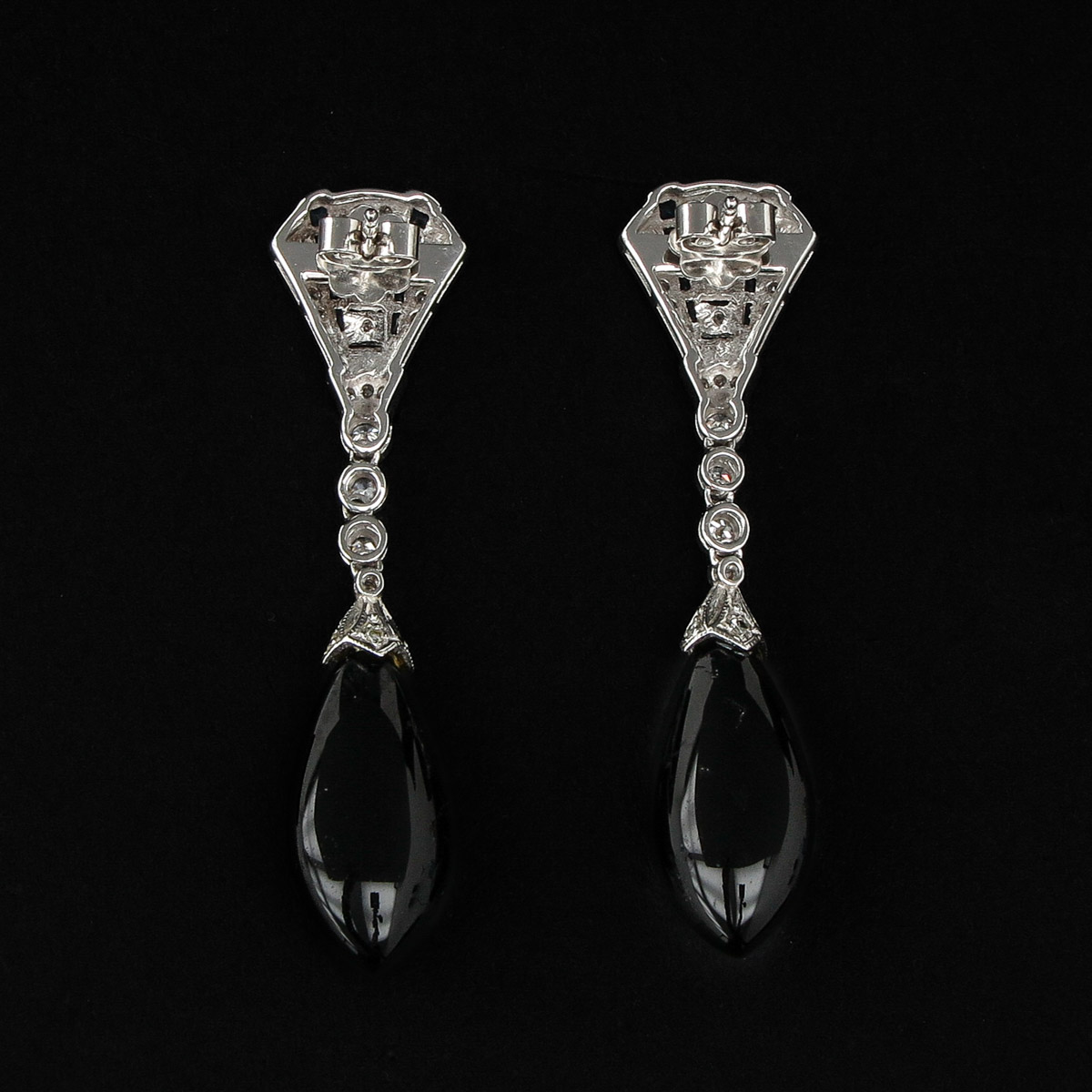 A Pair of Earrings - Image 2 of 5