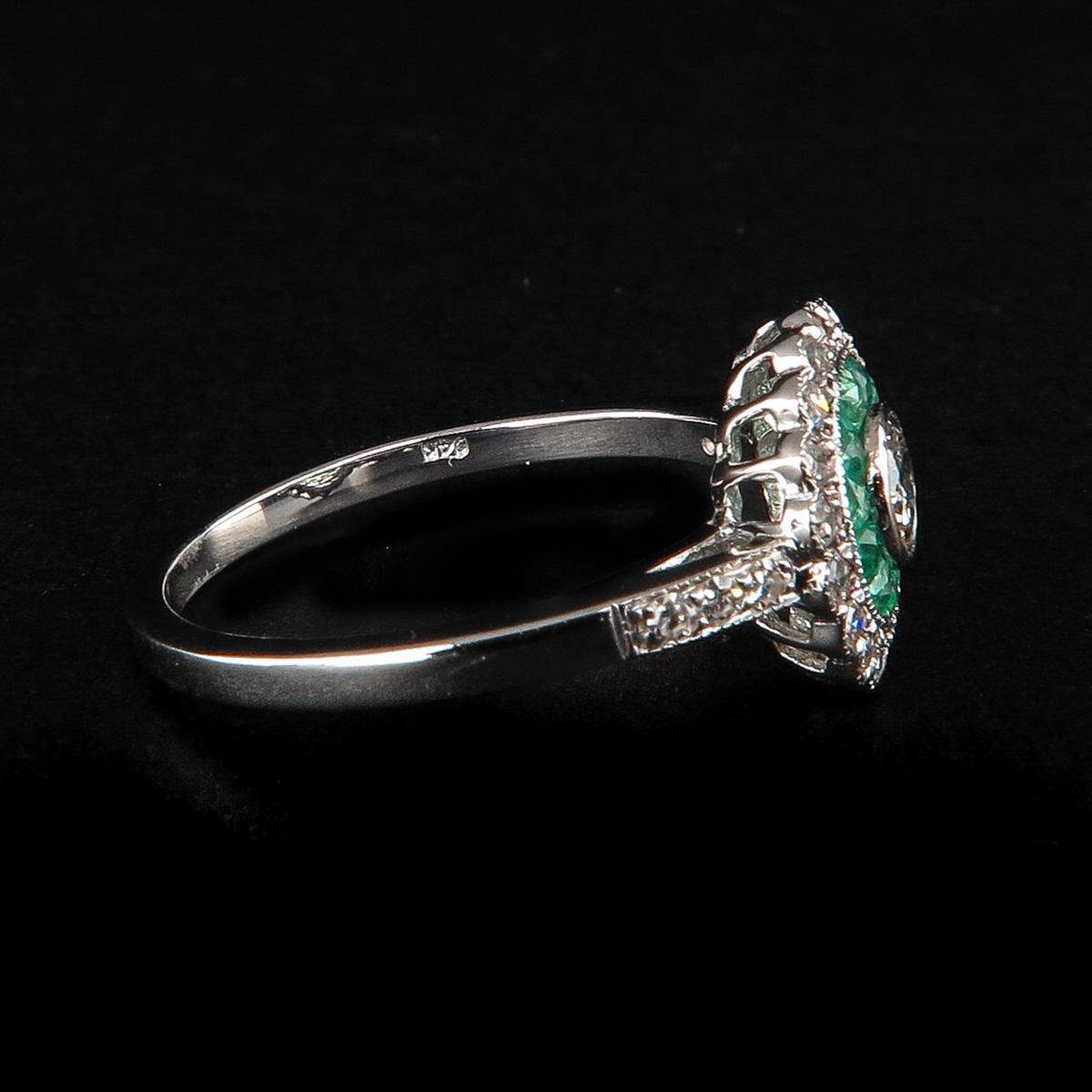 A Ladies Emerald and Diamond Ring - Image 4 of 5