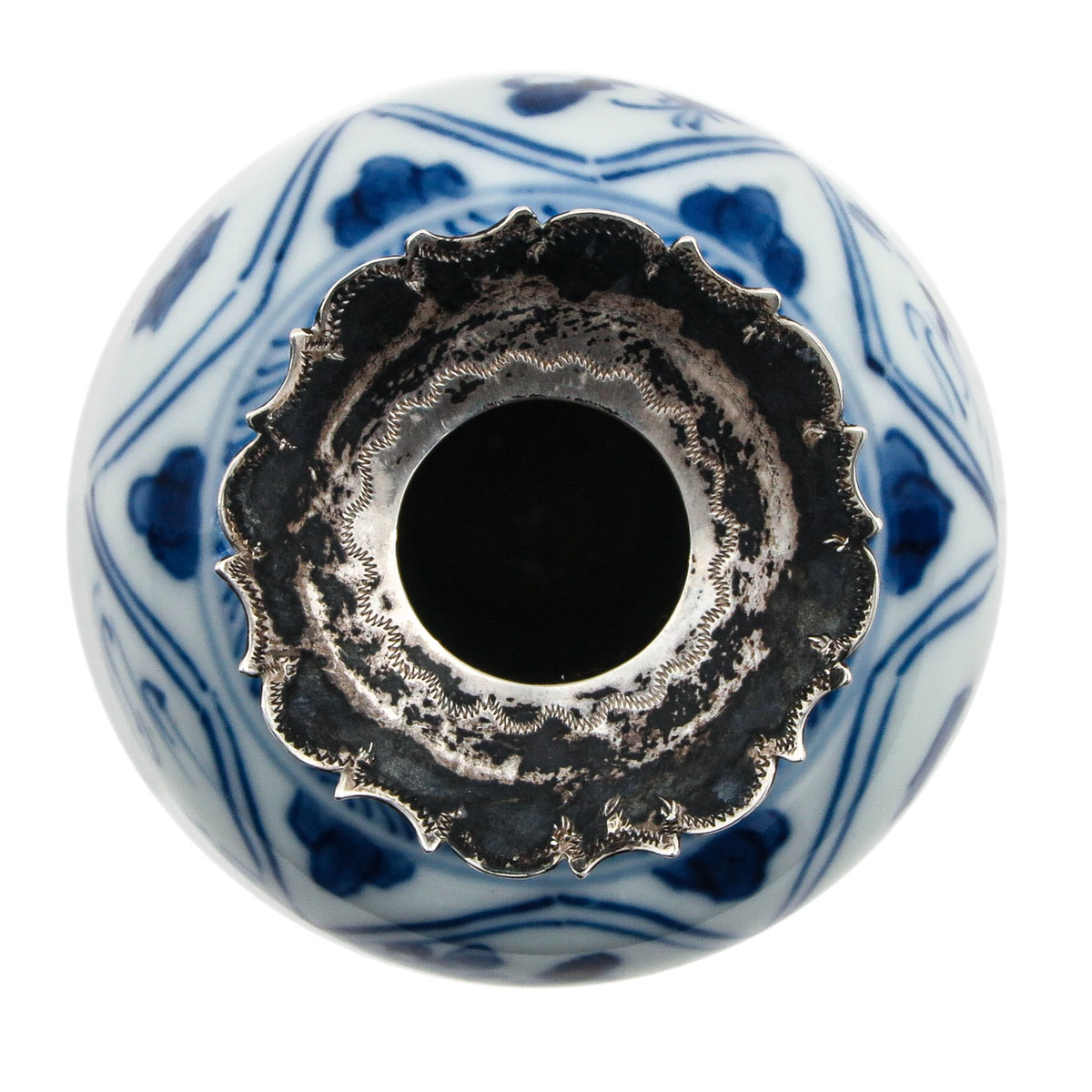 A Blue and White Miniature Vase - Image 5 of 10