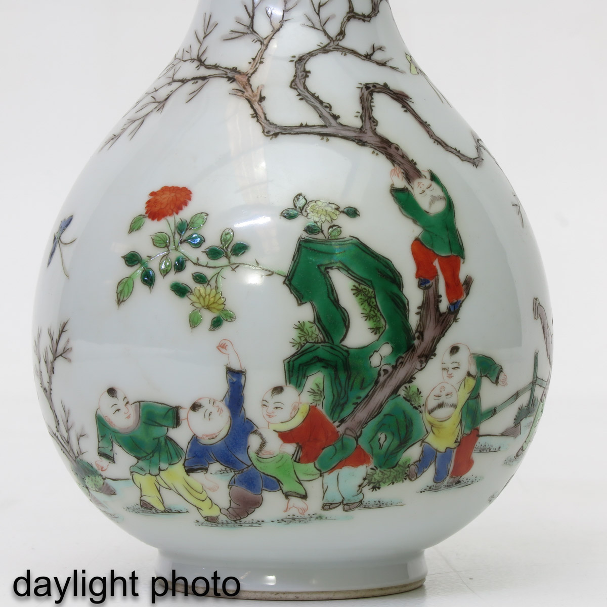 A Famille Verte Vase - Image 9 of 10