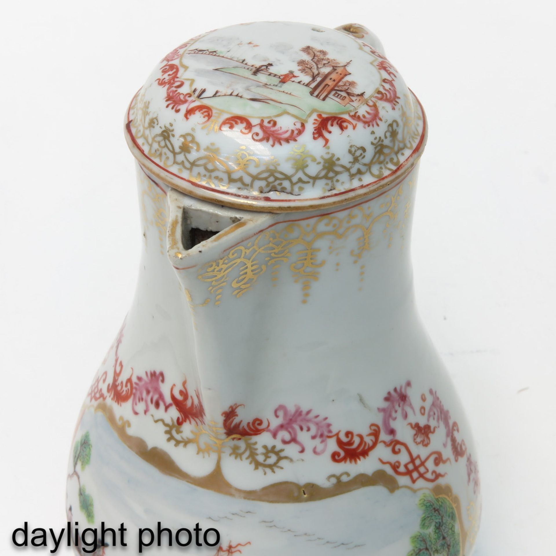 A Famille Rose Pitcher with Cover - Bild 10 aus 10