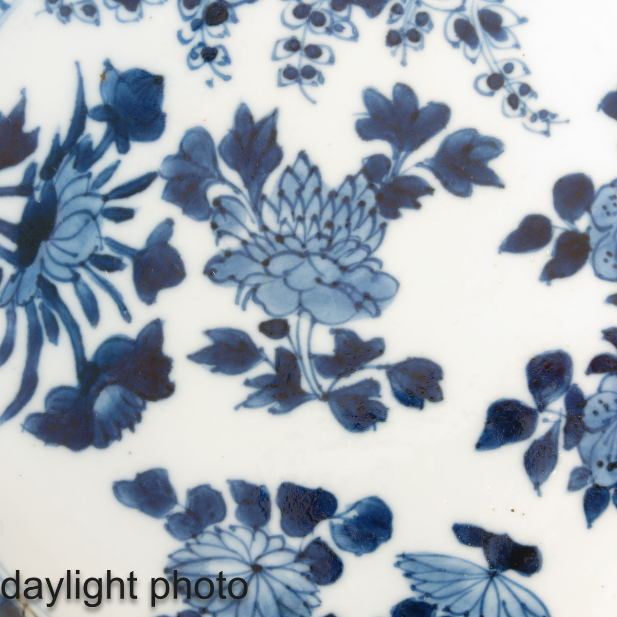 A Collection of 5 Blue and White Plates - Image 10 of 10