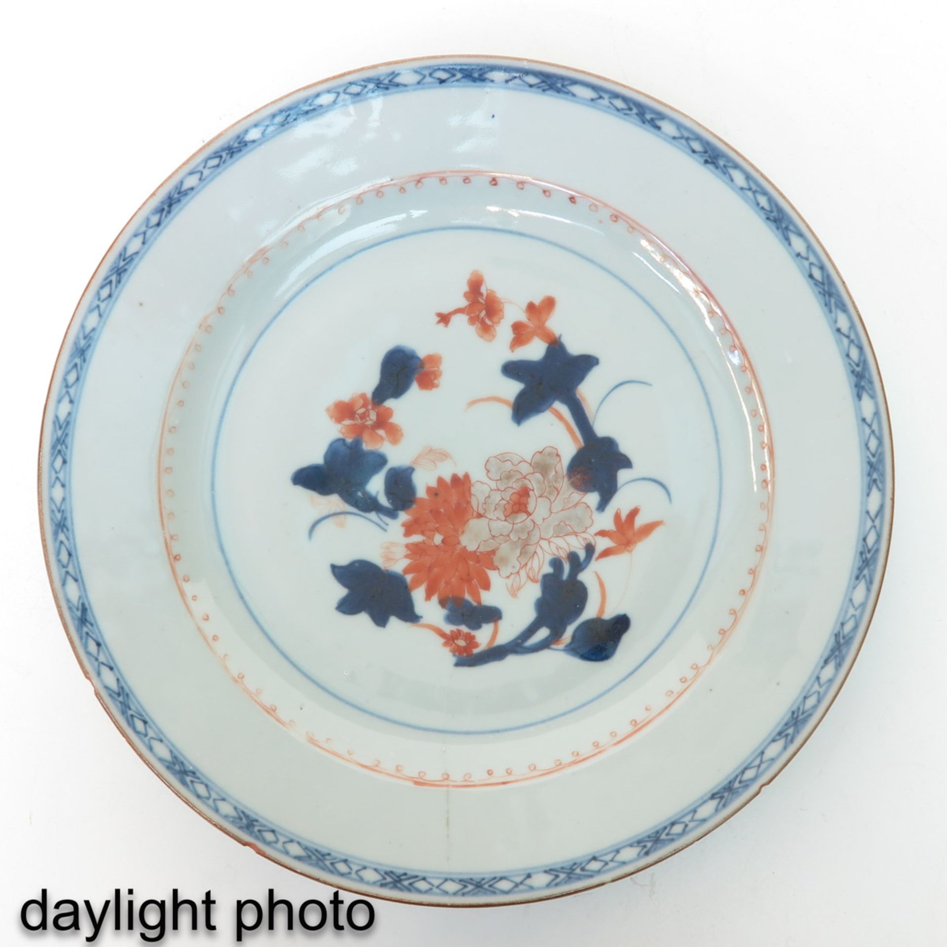 A Series of 9 Imari Plates - Bild 9 aus 10