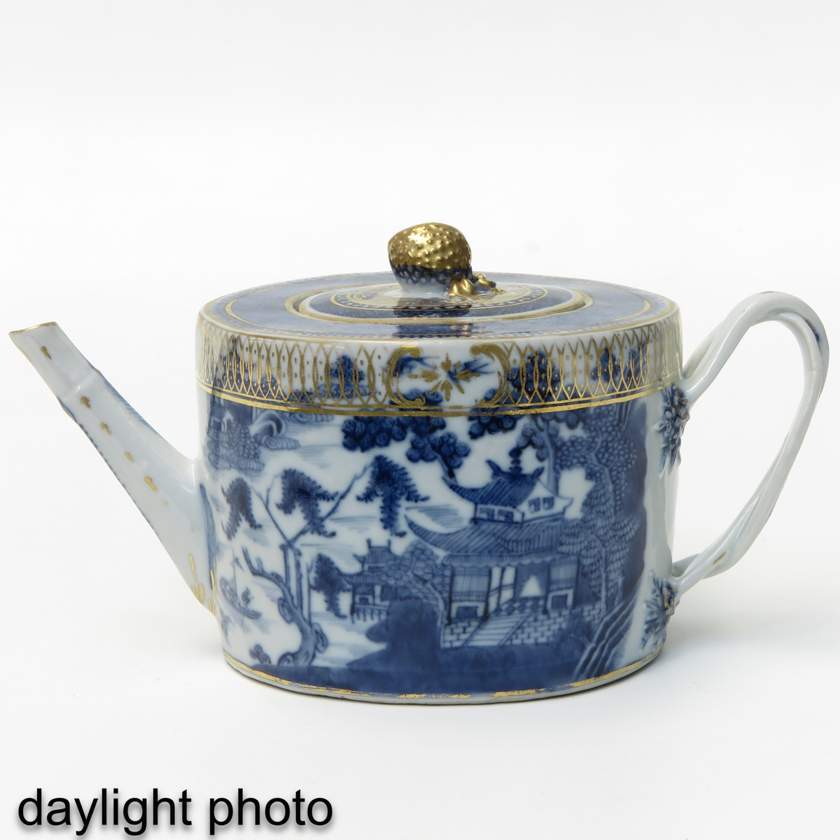A Blue and Gilt Decor Teapot - Image 7 of 10