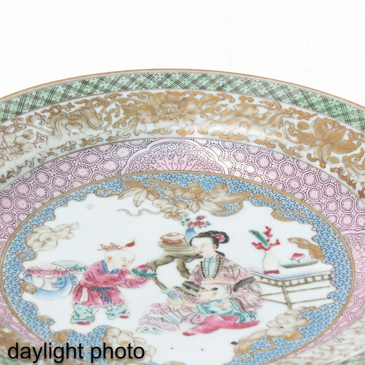 A Ruby Back Famille Rose Plate - Image 5 of 5