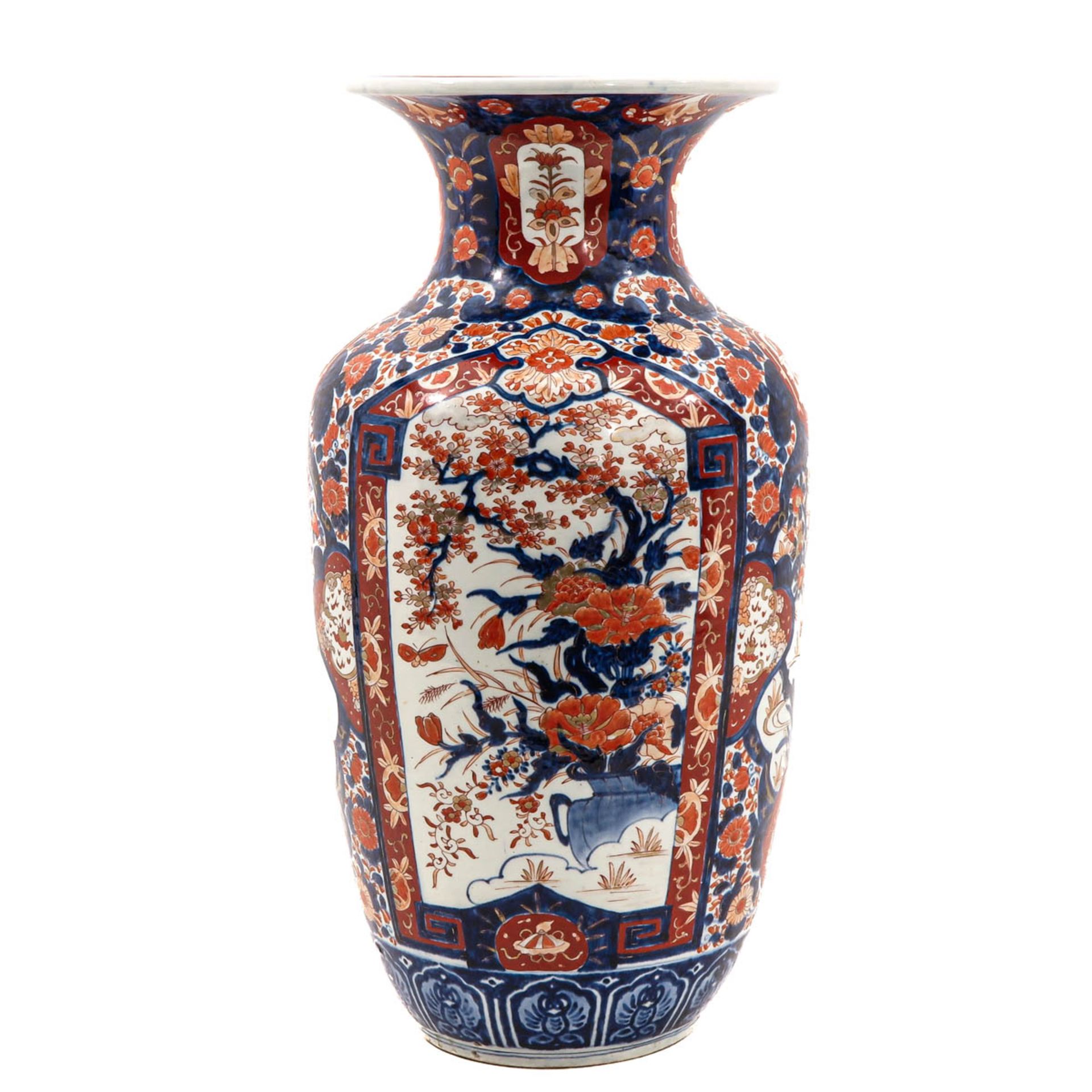 A Large Imari Vase - Bild 2 aus 10