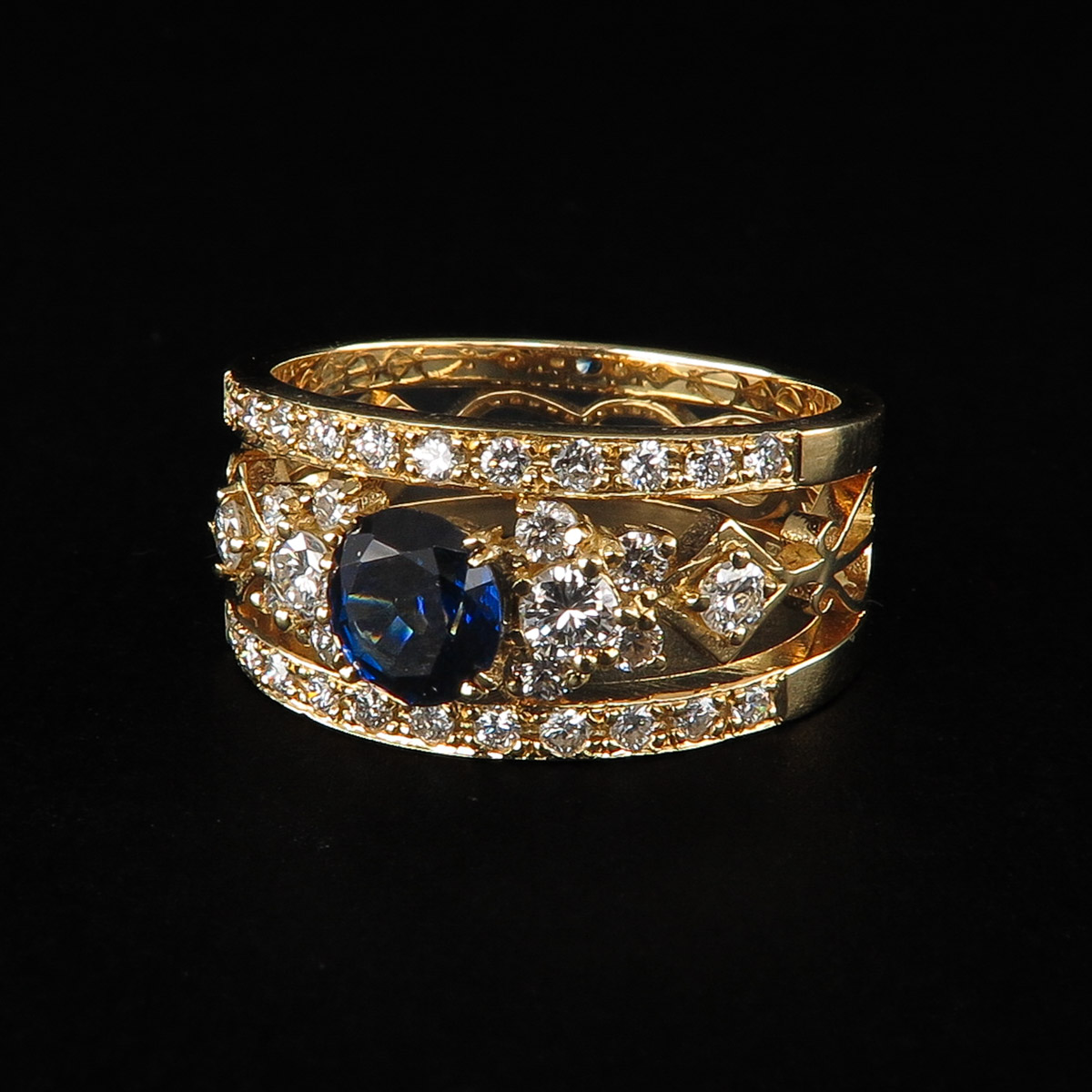A Ladies 18k Gold Sapphire and Diamond Ring
