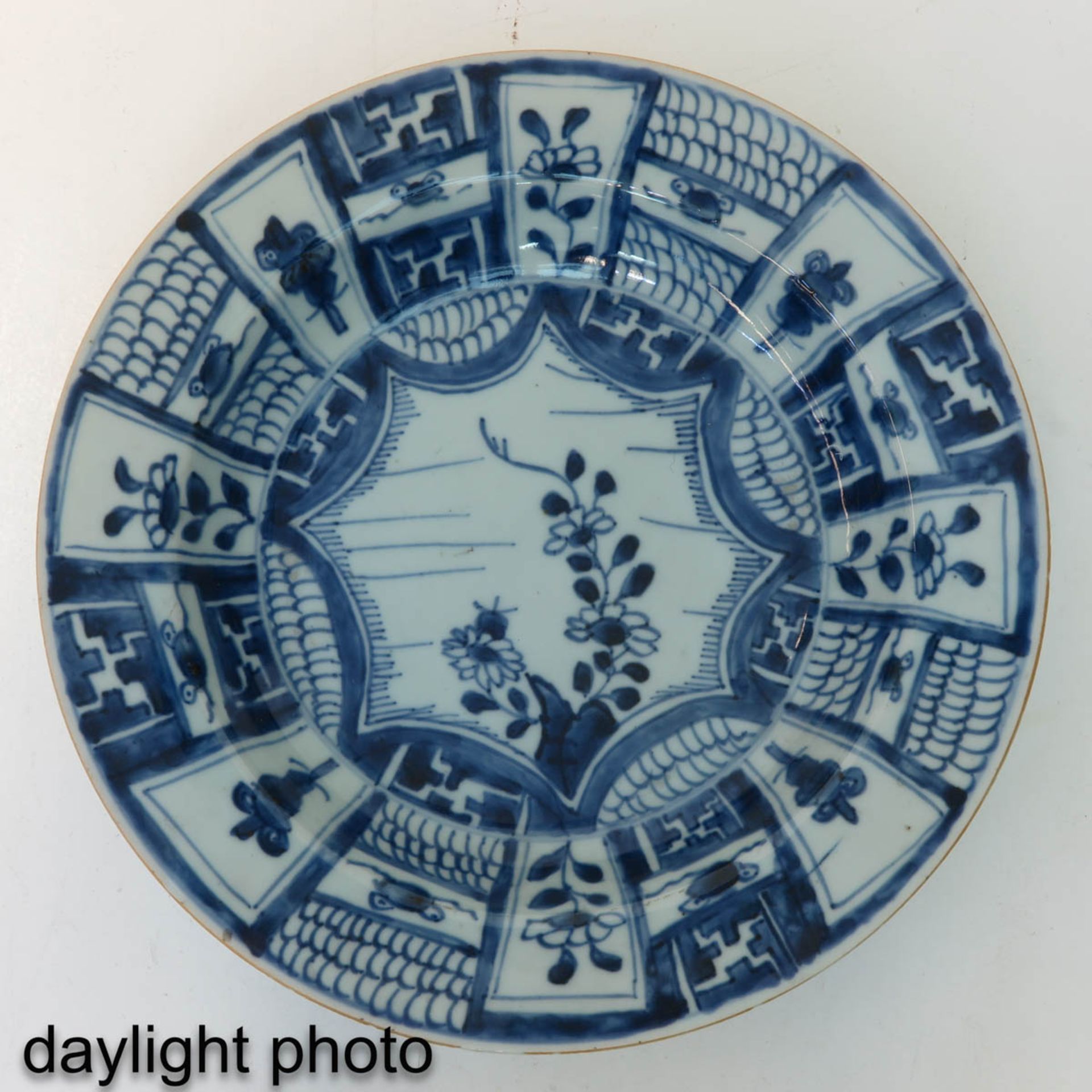 A Series of 6 Blue and White Plates - Bild 8 aus 9