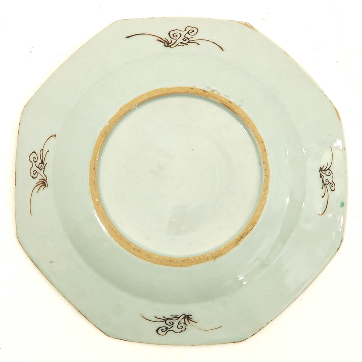 A Series of 3 Famille Rose Plates - Image 4 of 10