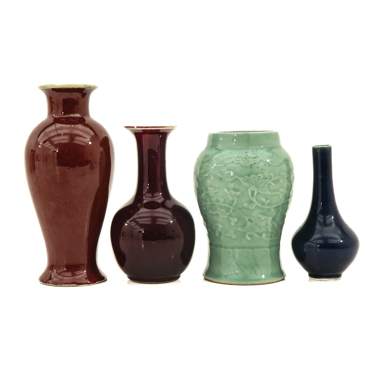 A Collection of 4 Monochrome Decor Vases - Image 2 of 10