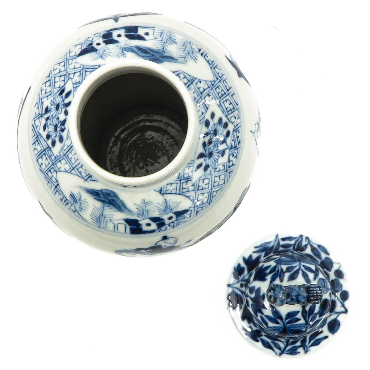 A Blue and White Garniture Vase - Image 5 of 10