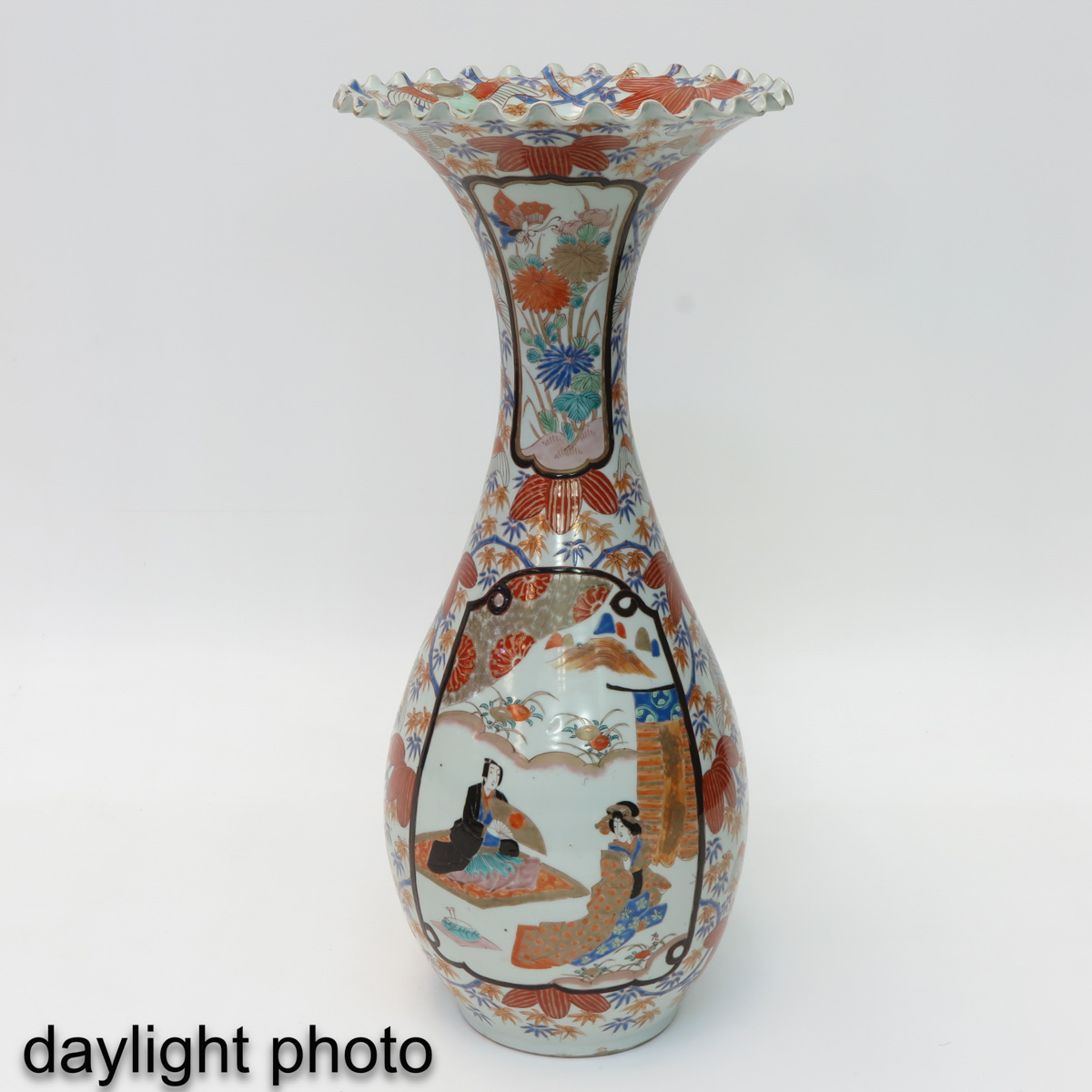A Large Kutani Vase - Image 7 of 10