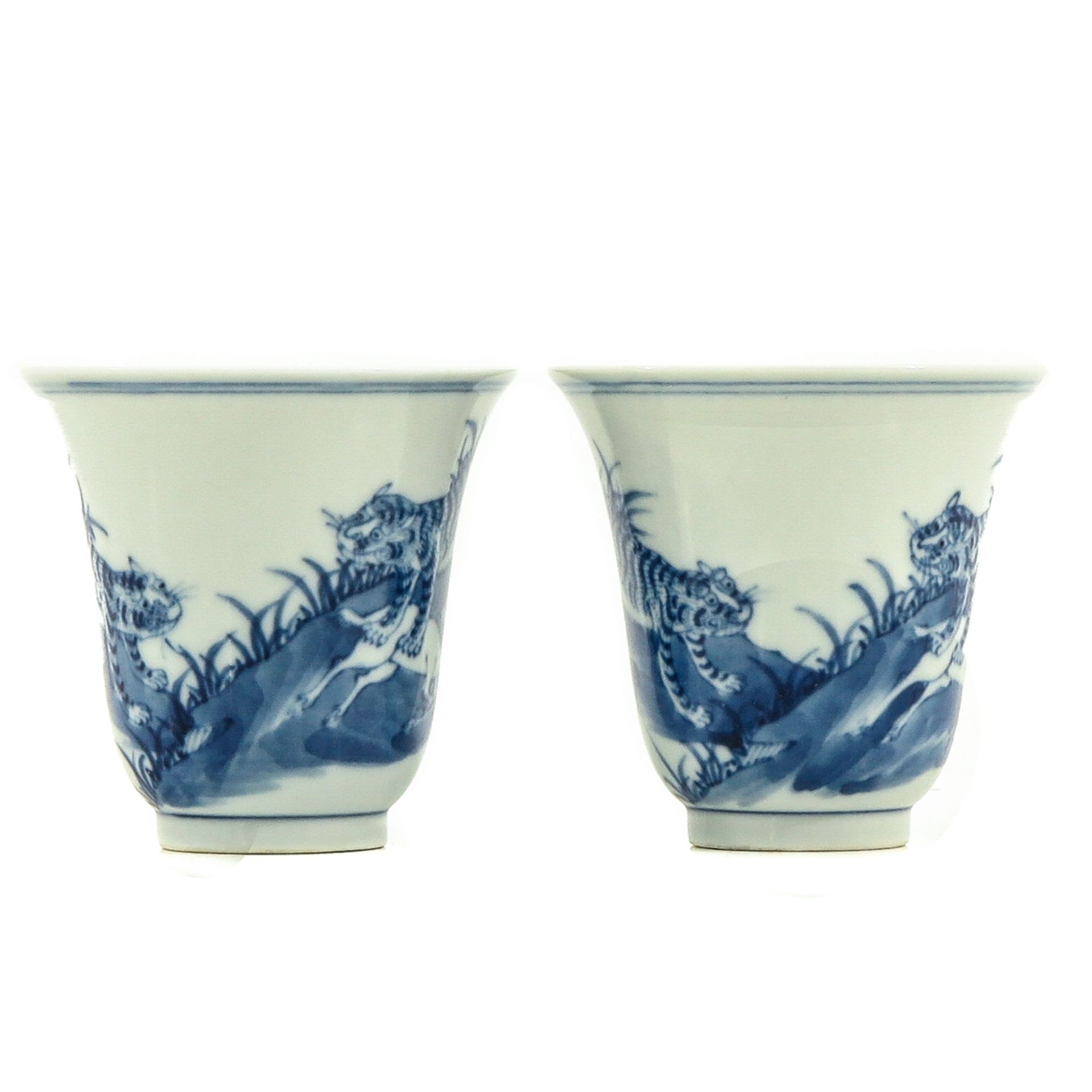 A Pair of Blue and White Cups - Bild 4 aus 9