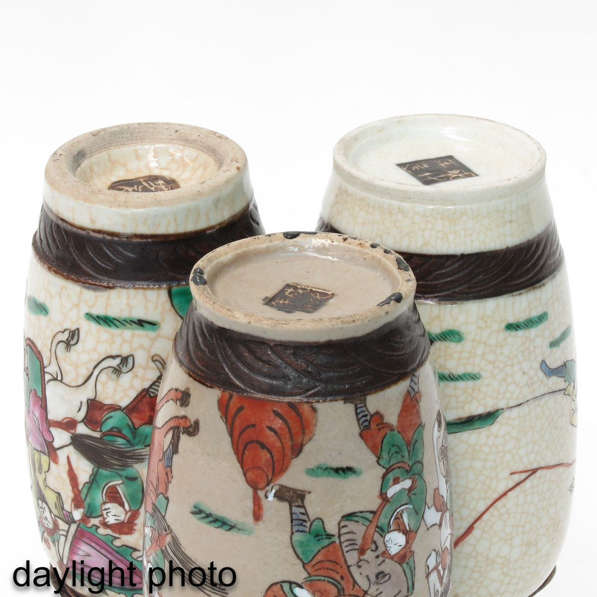 A Collection of 4 Nanking Vases - Image 8 of 10