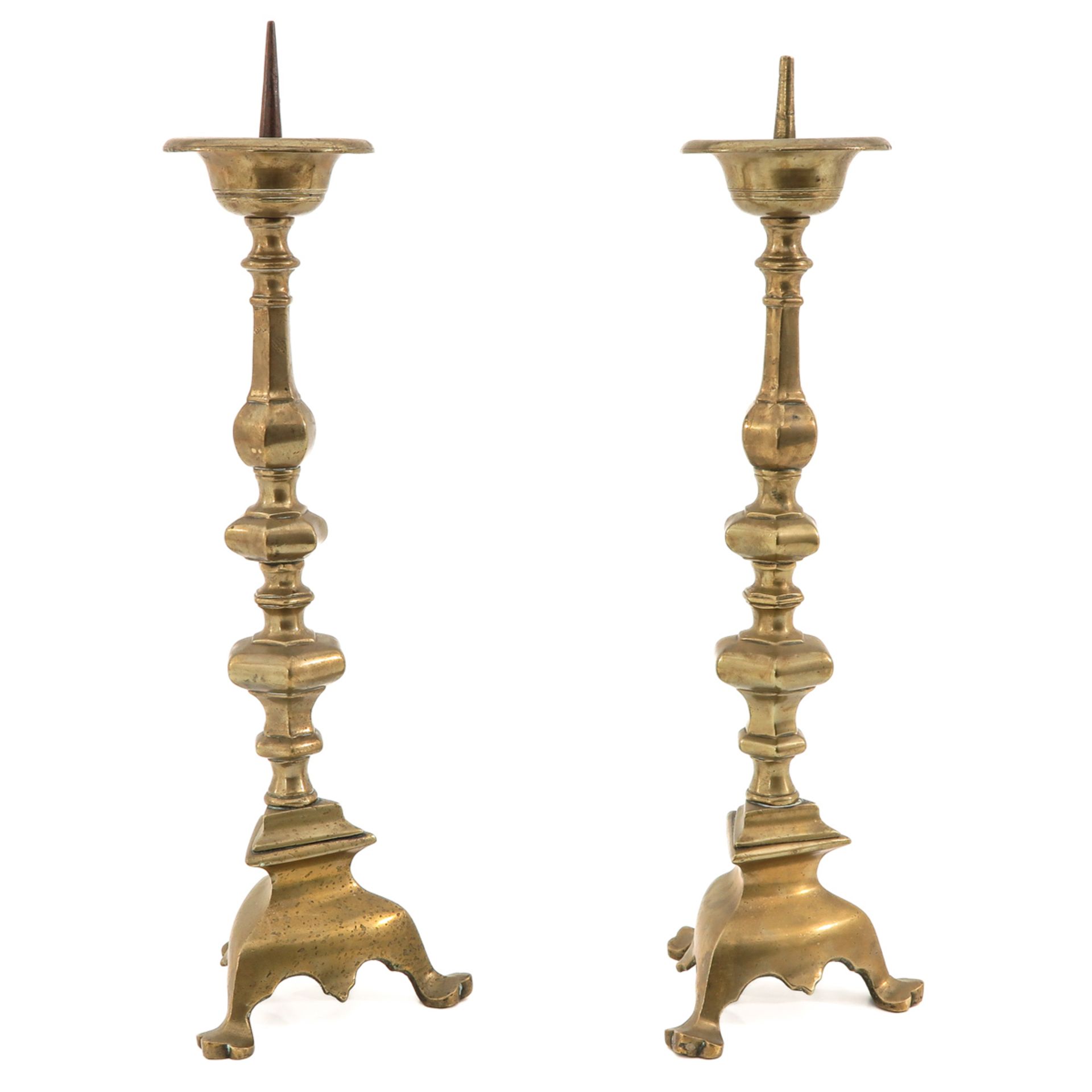 A Pair of Altar Candlesticks - Bild 2 aus 10