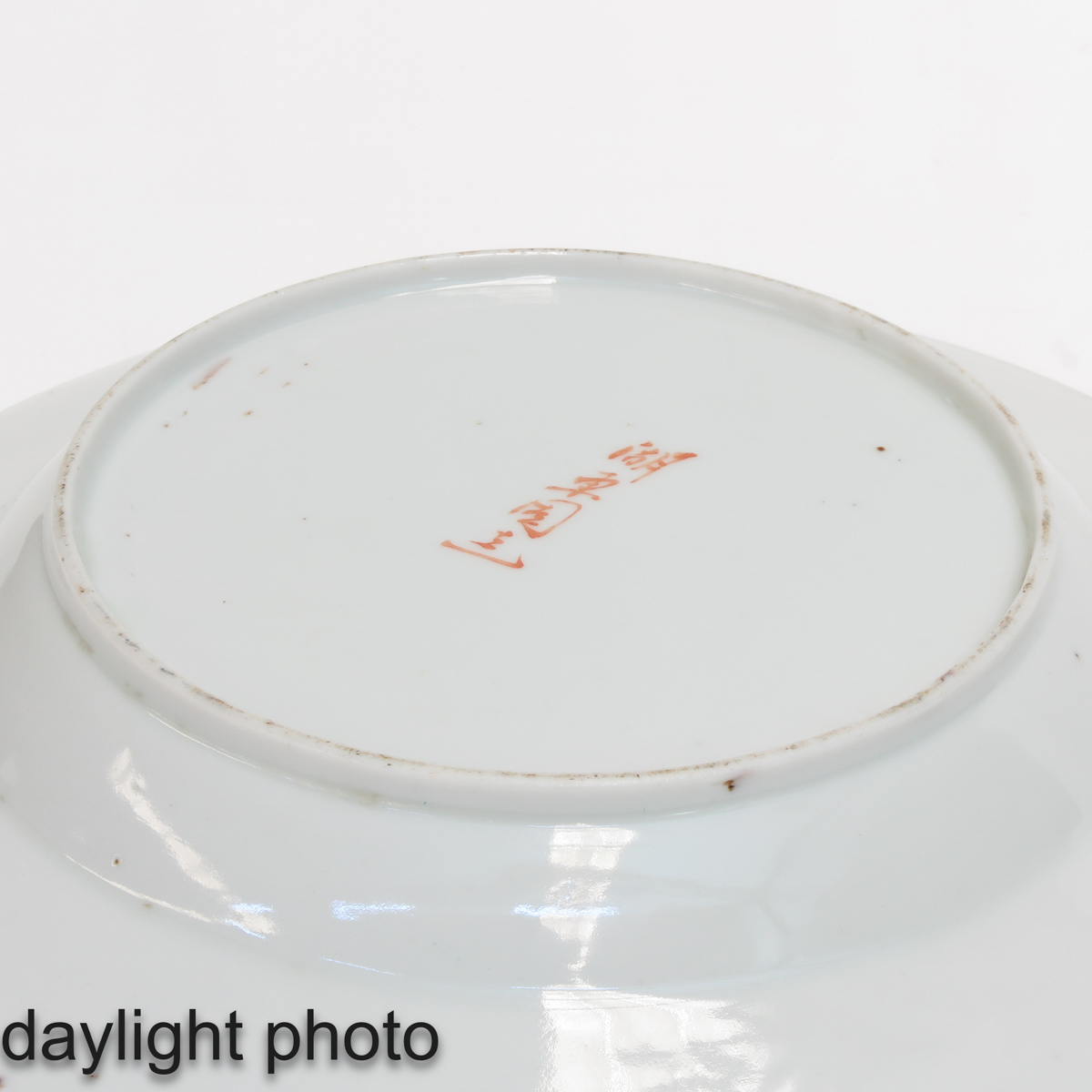 A Pair of Famille Rose Plates - Image 8 of 10